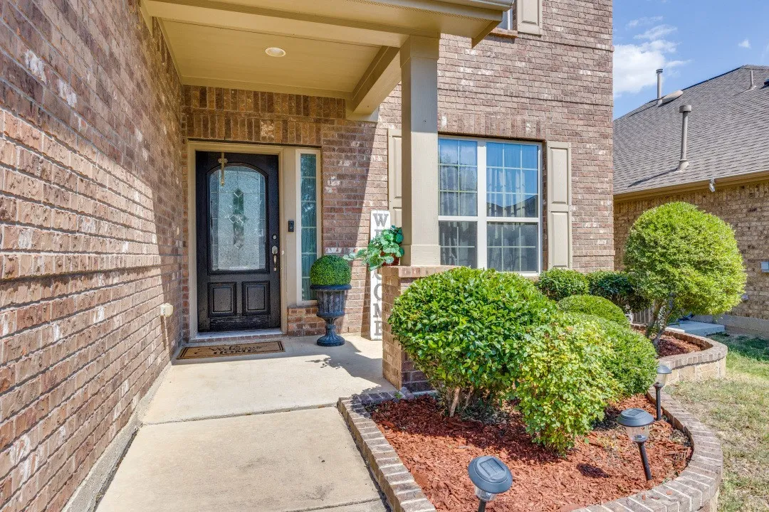 Single Family Residence For Sale in Tarrant County , 14316 Mariposa Lily Lane, Fort Worth, Texas 76052, 4 Bedroom, 4 Bathroom, 2 Garage spaces, 2,561 Sqft, built in 2012, Preowned, mls#21167099, Real Estate Agent in Fort Worth, Homes For Sale in Tarrant county, Homes For Sale in Fort Worth, Realtor in Fort Worth Texas, Real Estate Brokerage Independent Realty Texas, Luminita Cordes Realtor