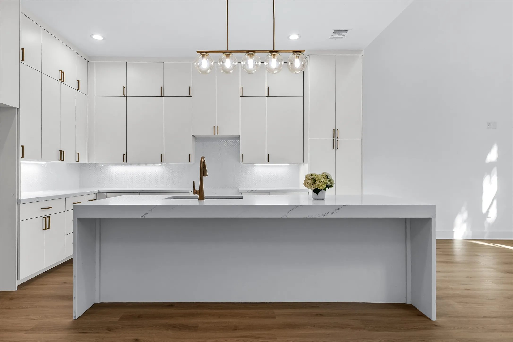 Single Family Residence For Sale in Dallas County , 2434 Douglas Avenue, Dallas, Texas 75219, 3 Bedrooms, 4 Bathrooms, 2 Garage spaces, 2,570 Sqft, built in 2025, New Construction - Complete, Price $639,000, mls#21160638, Real Estate Agent in Dallas, Homes For Sale in Dallas county, Homes For Sale in Dallas, Realtor in Dallas Texas, Real Estate Brokerage Independent Realty Texas, Luminita Cordes Realtor