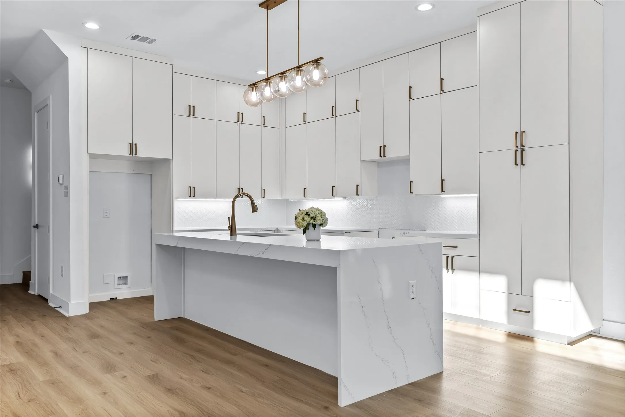 Single Family Residence For Sale in Dallas County , 2434 Douglas Avenue, Dallas, Texas 75219, 3 Bedrooms, 4 Bathrooms, 2 Garage spaces, 2,570 Sqft, built in 2025, New Construction - Complete, Price $639,000, mls#21160638, Real Estate Agent in Dallas, Homes For Sale in Dallas county, Homes For Sale in Dallas, Realtor in Dallas Texas, Real Estate Brokerage Independent Realty Texas, Luminita Cordes Realtor