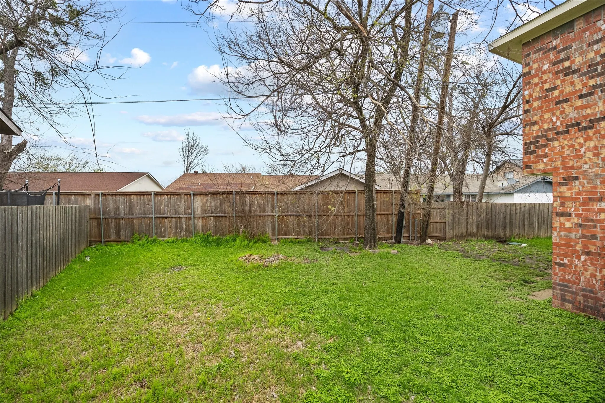 Single Family Residence For Sale in Rockwall County , 208 Trout Street, Rockwall, Texas 75032, 3 Bedroom, 3 Bathroom, 2 Garage spaces, 1,144 Sqft, built in 2003, Preowned, mls#21167177, Real Estate Agent in Rockwall, Homes For Sale in Rockwall county, Homes For Sale in Rockwall, Realtor in Rockwall Texas, Real Estate Brokerage Independent Realty Texas, Luminita Cordes Realtor
