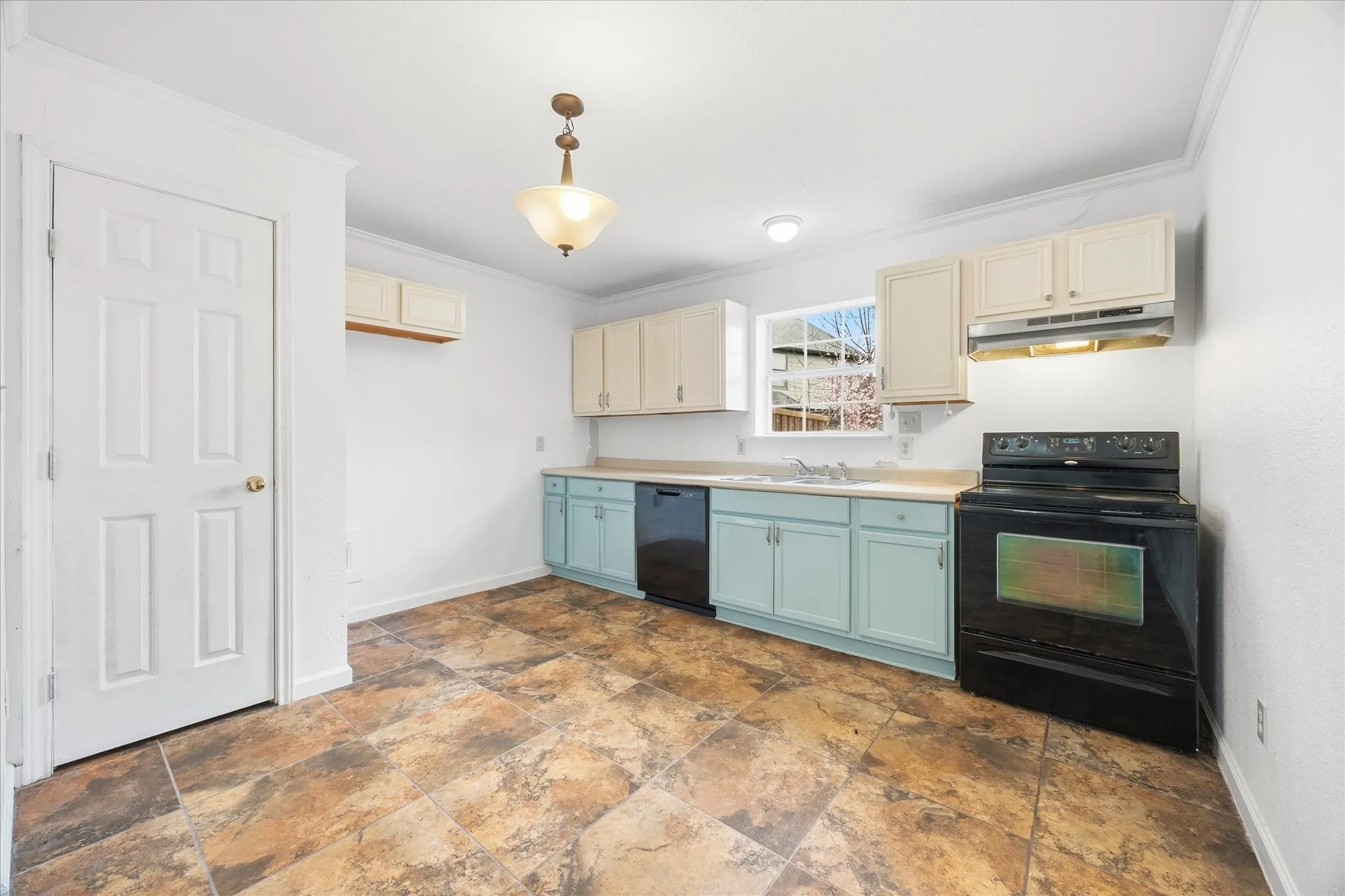 Single Family Residence For Sale in Rockwall County , 208 Trout Street, Rockwall, Texas 75032, 3 Bedroom, 3 Bathroom, 2 Garage spaces, 1,144 Sqft, built in 2003, Preowned, mls#21167177, Real Estate Agent in Rockwall, Homes For Sale in Rockwall county, Homes For Sale in Rockwall, Realtor in Rockwall Texas, Real Estate Brokerage Independent Realty Texas, Luminita Cordes Realtor