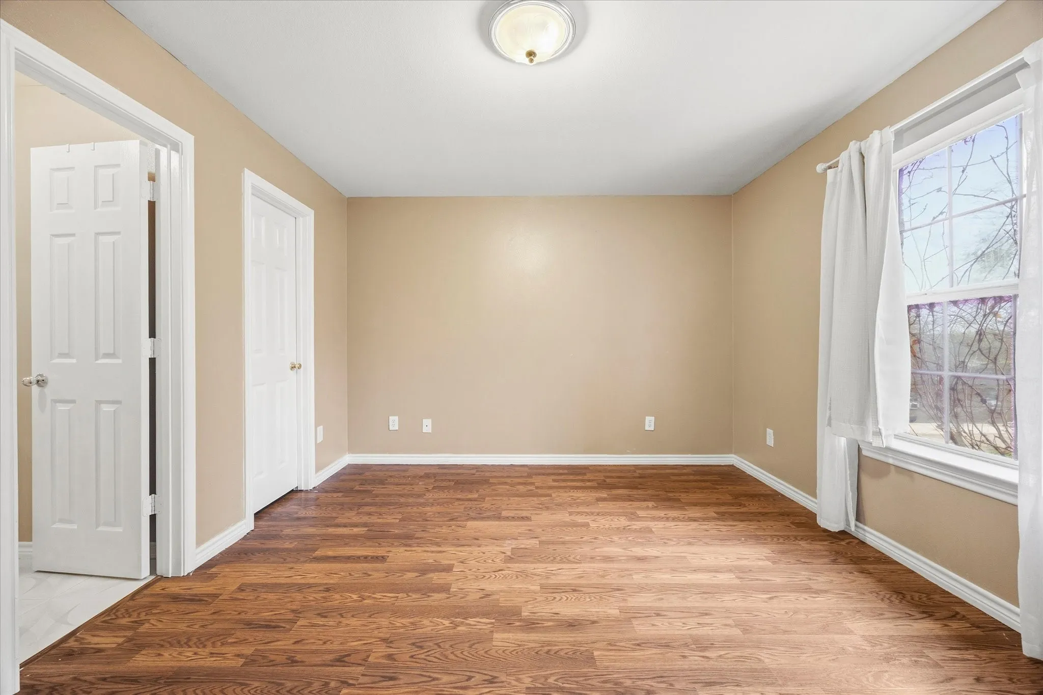 Single Family Residence For Sale in Rockwall County , 208 Trout Street, Rockwall, Texas 75032, 3 Bedroom, 3 Bathroom, 2 Garage spaces, 1,144 Sqft, built in 2003, Preowned, mls#21167177, Real Estate Agent in Rockwall, Homes For Sale in Rockwall county, Homes For Sale in Rockwall, Realtor in Rockwall Texas, Real Estate Brokerage Independent Realty Texas, Luminita Cordes Realtor