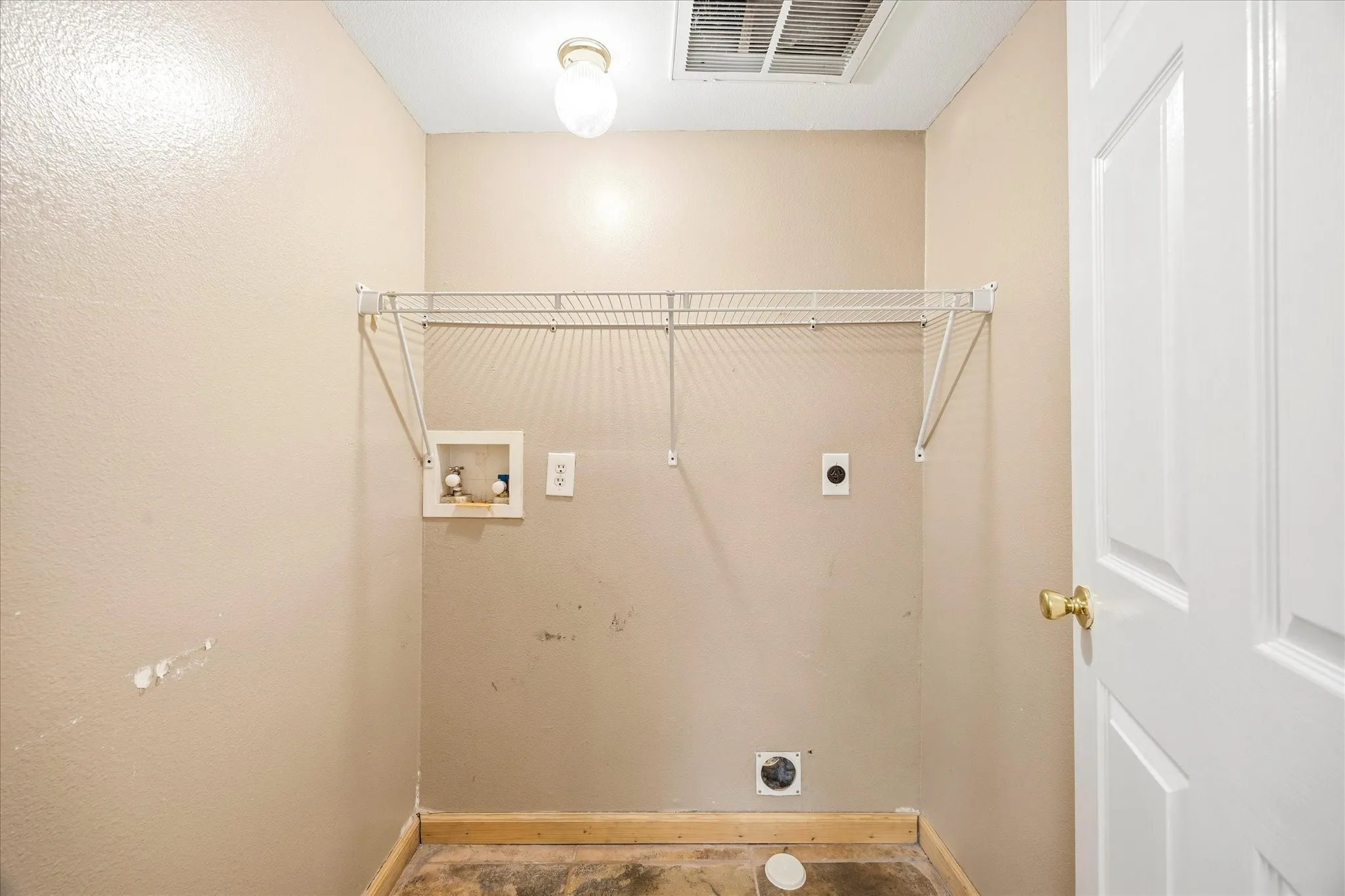 Single Family Residence For Sale in Rockwall County , 208 Trout Street, Rockwall, Texas 75032, 3 Bedroom, 3 Bathroom, 2 Garage spaces, 1,144 Sqft, built in 2003, Preowned, mls#21167177, Real Estate Agent in Rockwall, Homes For Sale in Rockwall county, Homes For Sale in Rockwall, Realtor in Rockwall Texas, Real Estate Brokerage Independent Realty Texas, Luminita Cordes Realtor
