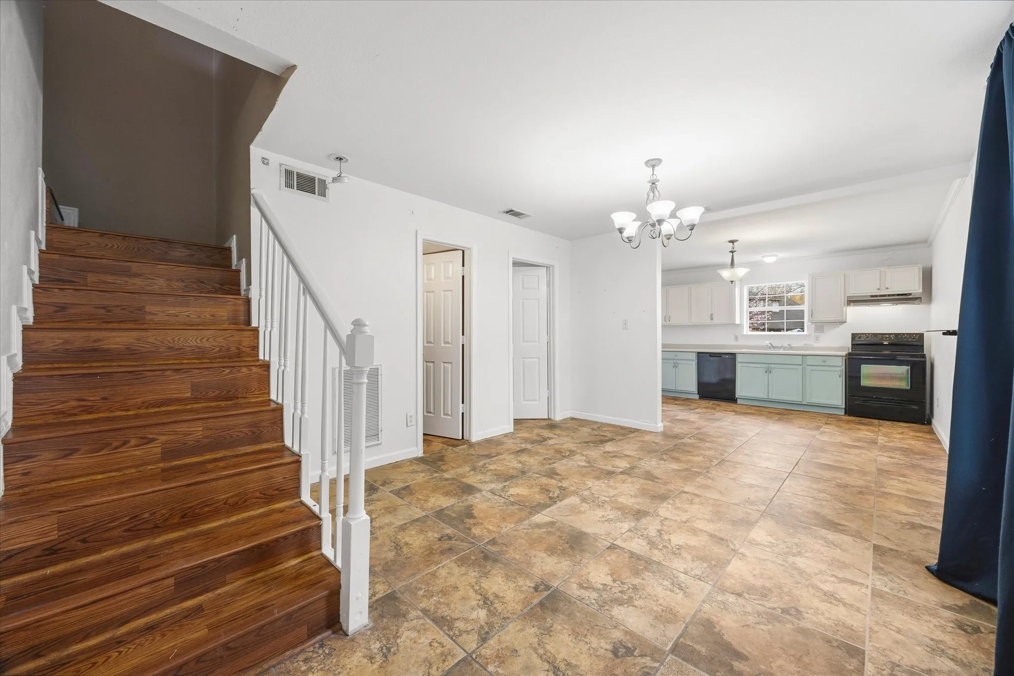 Single Family Residence For Sale in Rockwall County , 208 Trout Street, Rockwall, Texas 75032, 3 Bedroom, 3 Bathroom, 2 Garage spaces, 1,144 Sqft, built in 2003, Preowned, mls#21167177, Real Estate Agent in Rockwall, Homes For Sale in Rockwall county, Homes For Sale in Rockwall, Realtor in Rockwall Texas, Real Estate Brokerage Independent Realty Texas, Luminita Cordes Realtor
