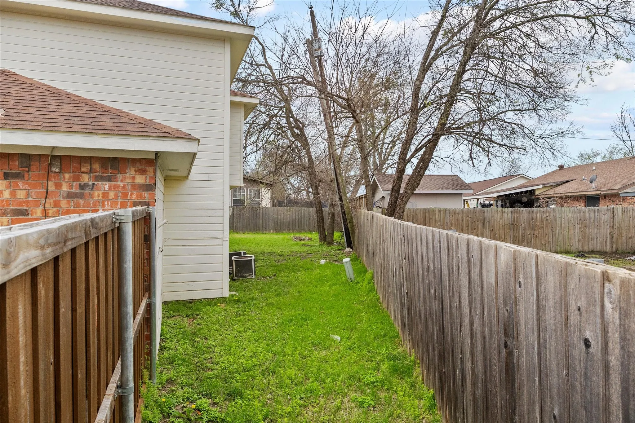 Single Family Residence For Sale in Rockwall County , 208 Trout Street, Rockwall, Texas 75032, 3 Bedroom, 3 Bathroom, 2 Garage spaces, 1,144 Sqft, built in 2003, Preowned, mls#21167177, Real Estate Agent in Rockwall, Homes For Sale in Rockwall county, Homes For Sale in Rockwall, Realtor in Rockwall Texas, Real Estate Brokerage Independent Realty Texas, Luminita Cordes Realtor