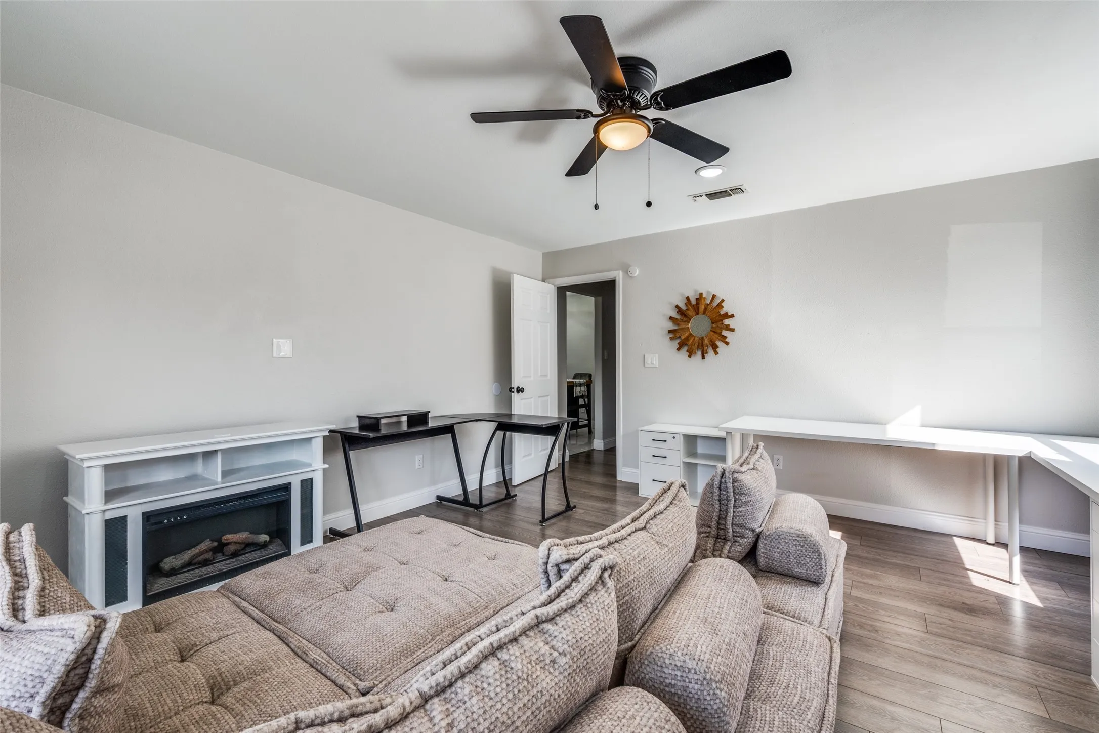 Single Family Residence For Sale in Tarrant County , 348 Thompson Street, Fort Worth, Texas 76134, 4 Bedrooms, 2 Bathrooms, 2 Garage spaces, 1,887 Sqft, built in 1965, Price $275,000, mls#21166072, Real Estate Agent in Fort Worth, Homes For Sale in Tarrant county, Homes For Sale in Fort Worth, Realtor in Fort Worth Texas, Real Estate Brokerage Independent Realty Texas, Luminita Cordes Realtor