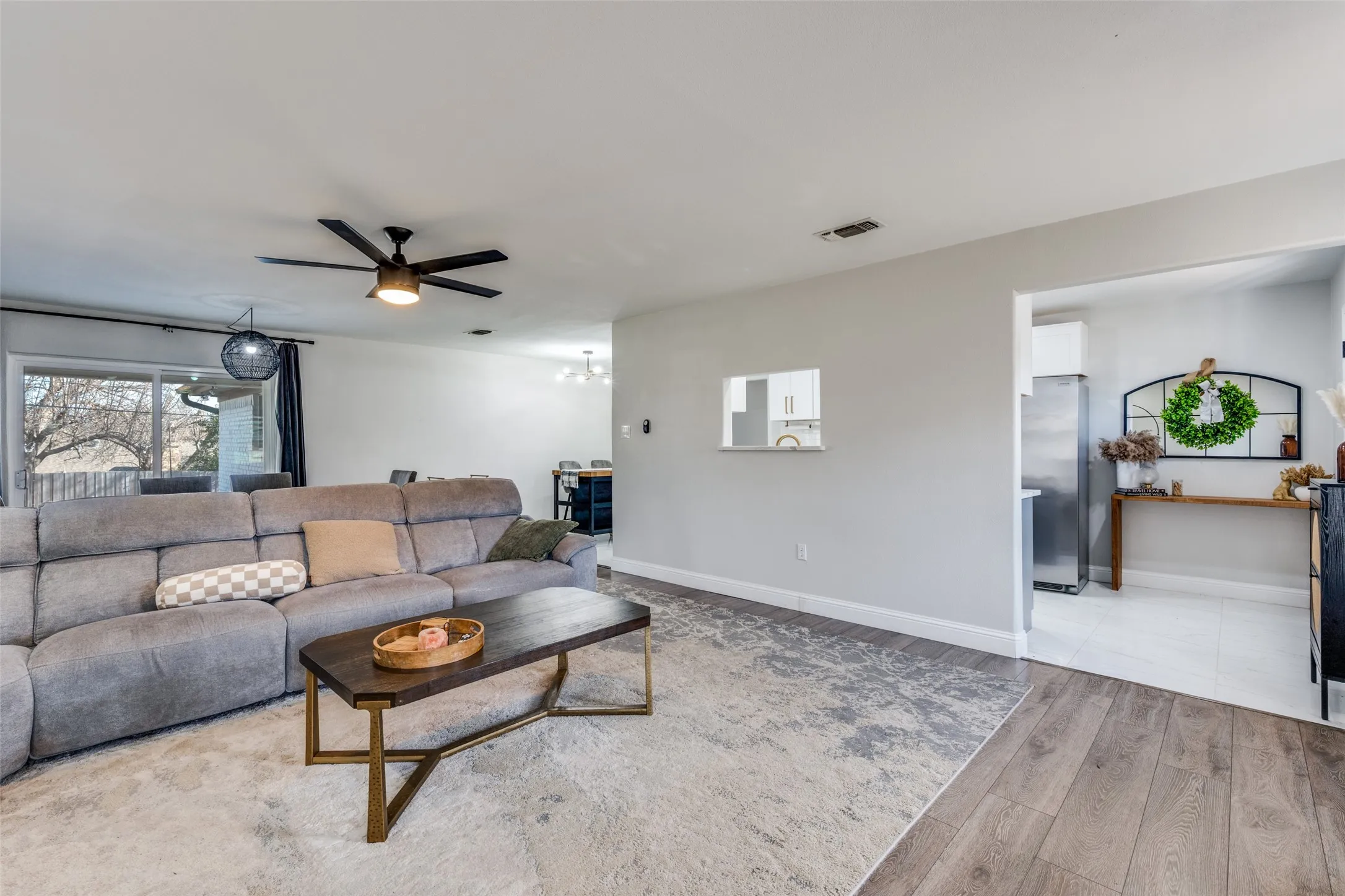Single Family Residence For Sale in Tarrant County , 348 Thompson Street, Fort Worth, Texas 76134, 4 Bedrooms, 2 Bathrooms, 2 Garage spaces, 1,887 Sqft, built in 1965, Price $275,000, mls#21166072, Real Estate Agent in Fort Worth, Homes For Sale in Tarrant county, Homes For Sale in Fort Worth, Realtor in Fort Worth Texas, Real Estate Brokerage Independent Realty Texas, Luminita Cordes Realtor