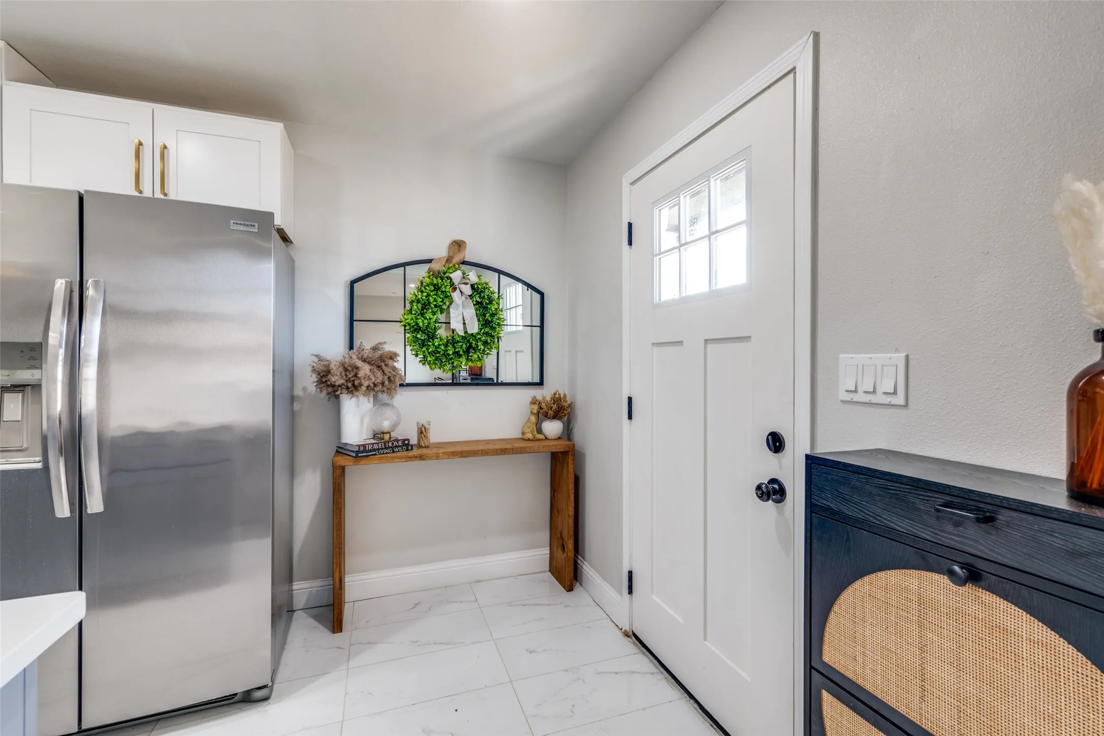 Single Family Residence For Sale in Tarrant County , 348 Thompson Street, Fort Worth, Texas 76134, 4 Bedrooms, 2 Bathrooms, 2 Garage spaces, 1,887 Sqft, built in 1965, Price $275,000, mls#21166072, Real Estate Agent in Fort Worth, Homes For Sale in Tarrant county, Homes For Sale in Fort Worth, Realtor in Fort Worth Texas, Real Estate Brokerage Independent Realty Texas, Luminita Cordes Realtor