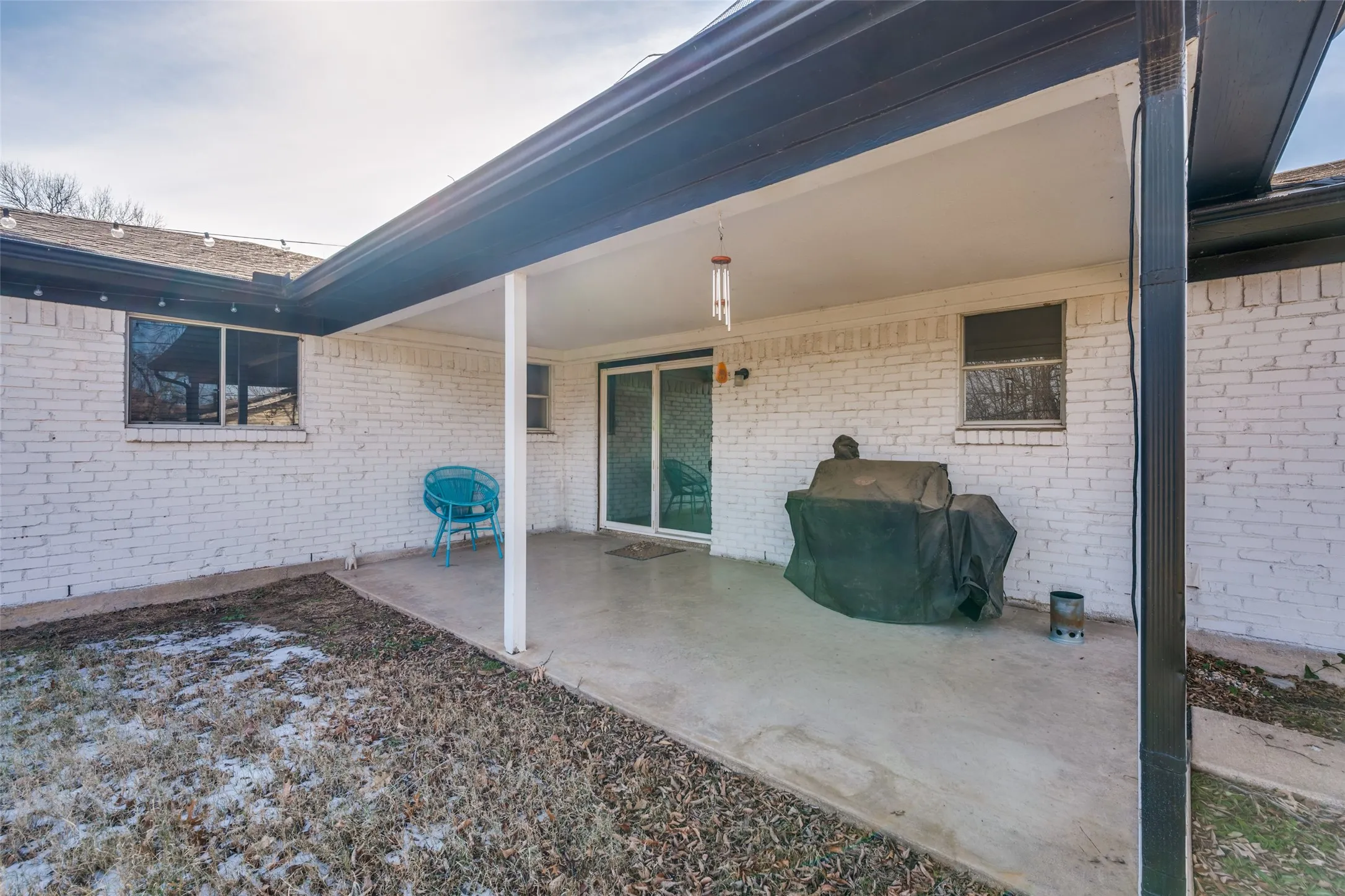 Single Family Residence For Sale in Tarrant County , 348 Thompson Street, Fort Worth, Texas 76134, 4 Bedrooms, 2 Bathrooms, 2 Garage spaces, 1,887 Sqft, built in 1965, Price $275,000, mls#21166072, Real Estate Agent in Fort Worth, Homes For Sale in Tarrant county, Homes For Sale in Fort Worth, Realtor in Fort Worth Texas, Real Estate Brokerage Independent Realty Texas, Luminita Cordes Realtor