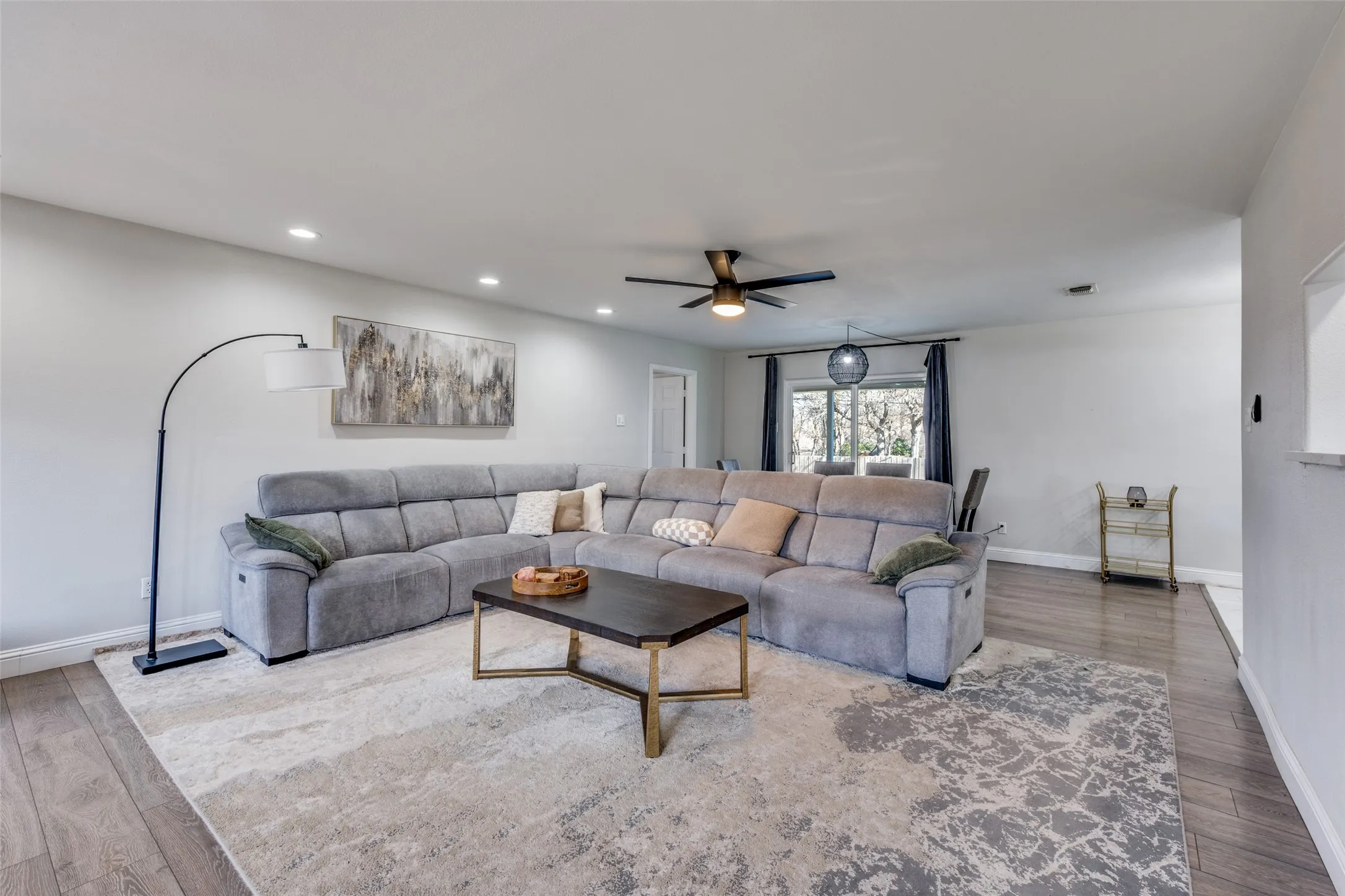 Single Family Residence For Sale in Tarrant County , 348 Thompson Street, Fort Worth, Texas 76134, 4 Bedrooms, 2 Bathrooms, 2 Garage spaces, 1,887 Sqft, built in 1965, Price $275,000, mls#21166072, Real Estate Agent in Fort Worth, Homes For Sale in Tarrant county, Homes For Sale in Fort Worth, Realtor in Fort Worth Texas, Real Estate Brokerage Independent Realty Texas, Luminita Cordes Realtor