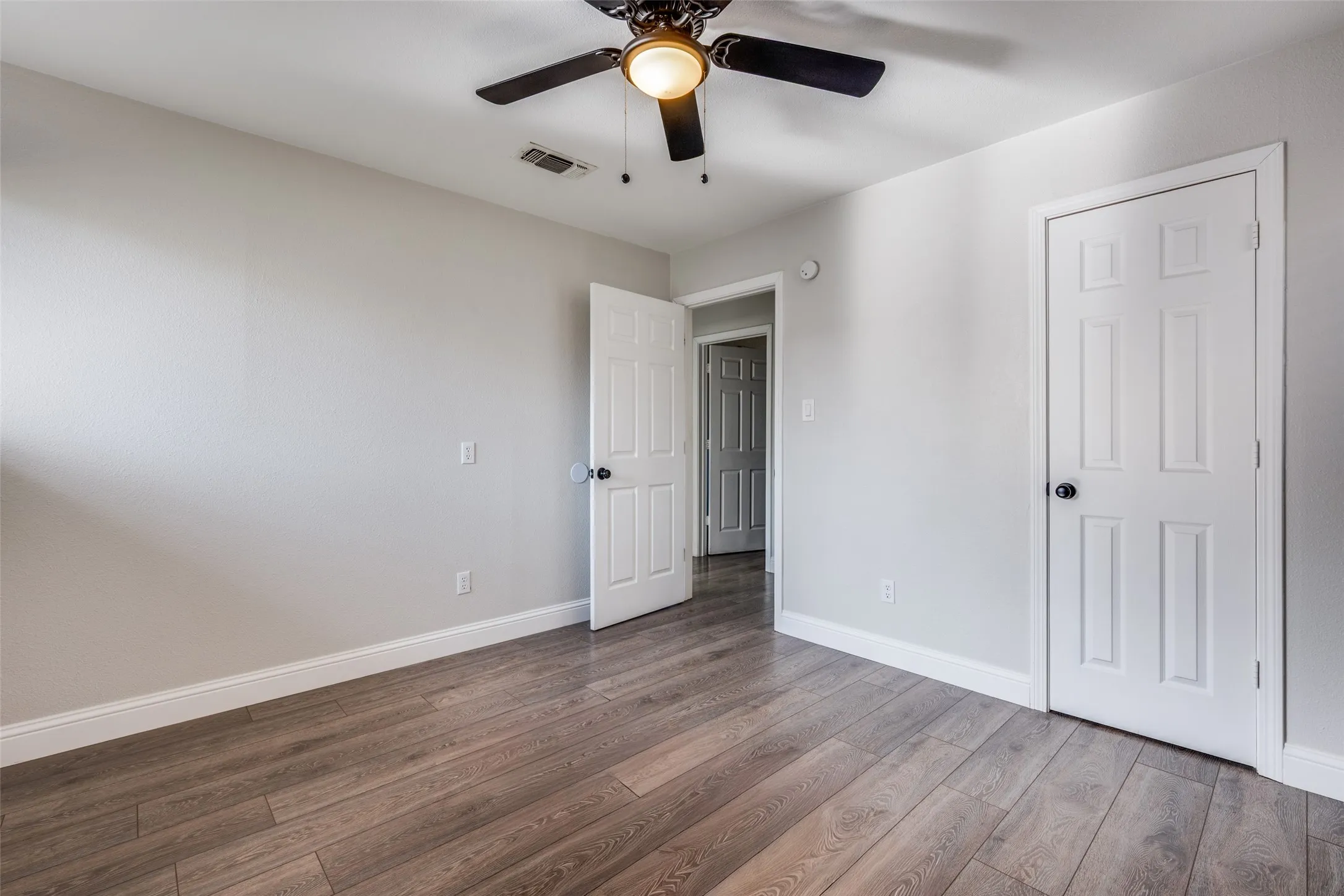 Single Family Residence For Sale in Tarrant County , 348 Thompson Street, Fort Worth, Texas 76134, 4 Bedrooms, 2 Bathrooms, 2 Garage spaces, 1,887 Sqft, built in 1965, Price $275,000, mls#21166072, Real Estate Agent in Fort Worth, Homes For Sale in Tarrant county, Homes For Sale in Fort Worth, Realtor in Fort Worth Texas, Real Estate Brokerage Independent Realty Texas, Luminita Cordes Realtor