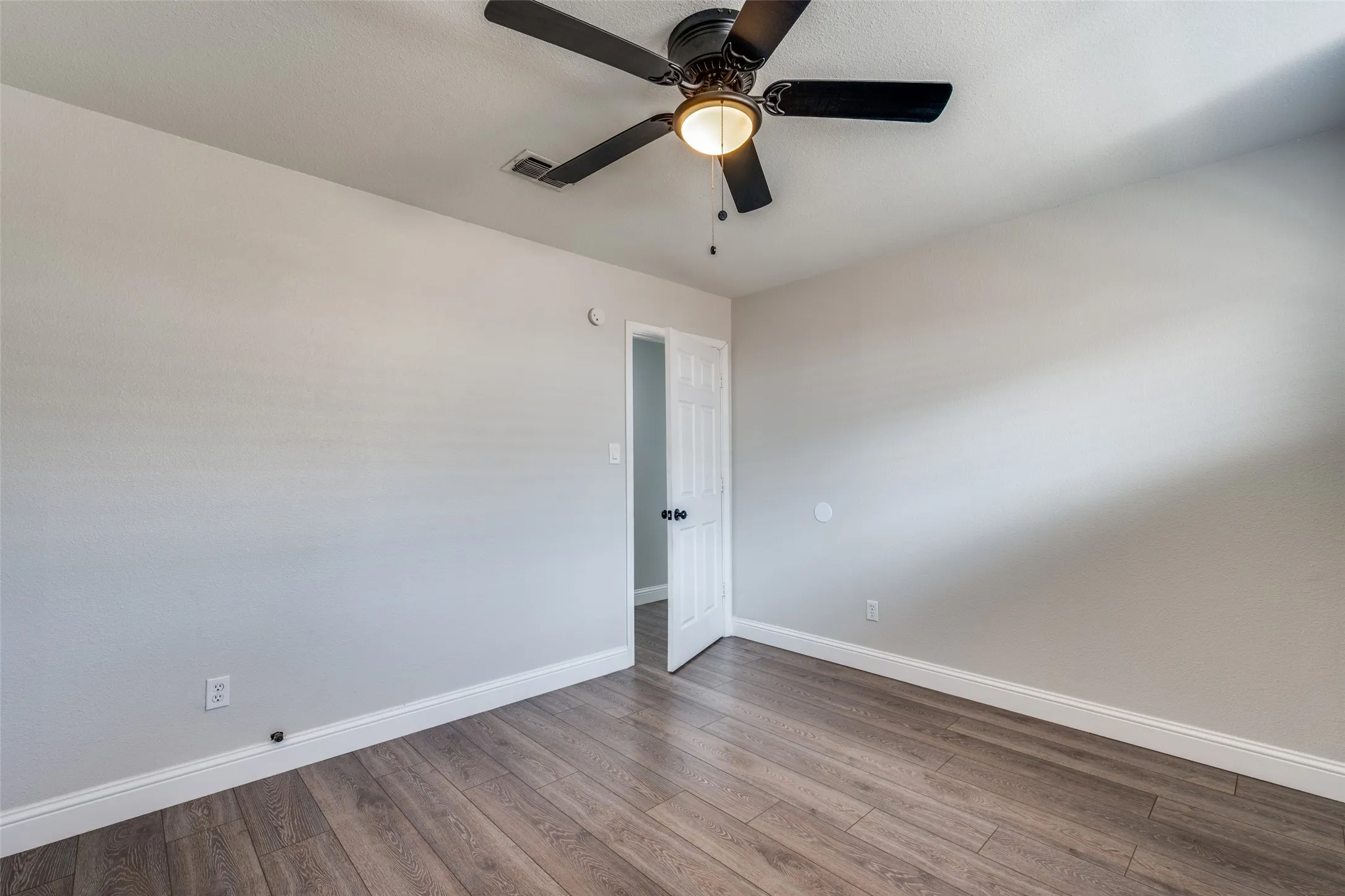 Single Family Residence For Sale in Tarrant County , 348 Thompson Street, Fort Worth, Texas 76134, 4 Bedrooms, 2 Bathrooms, 2 Garage spaces, 1,887 Sqft, built in 1965, Price $275,000, mls#21166072, Real Estate Agent in Fort Worth, Homes For Sale in Tarrant county, Homes For Sale in Fort Worth, Realtor in Fort Worth Texas, Real Estate Brokerage Independent Realty Texas, Luminita Cordes Realtor