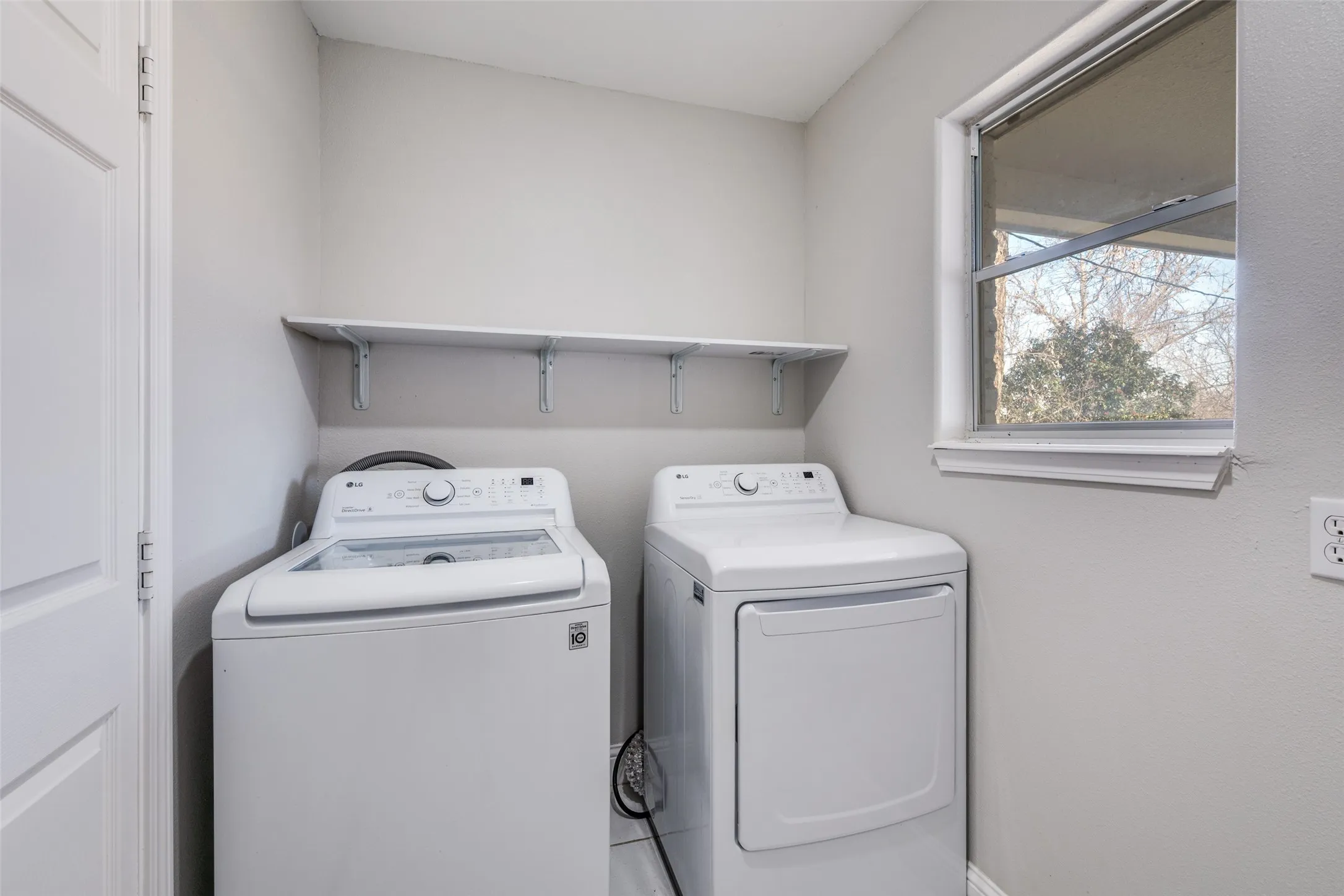 Single Family Residence For Sale in Tarrant County , 348 Thompson Street, Fort Worth, Texas 76134, 4 Bedrooms, 2 Bathrooms, 2 Garage spaces, 1,887 Sqft, built in 1965, Price $275,000, mls#21166072, Real Estate Agent in Fort Worth, Homes For Sale in Tarrant county, Homes For Sale in Fort Worth, Realtor in Fort Worth Texas, Real Estate Brokerage Independent Realty Texas, Luminita Cordes Realtor