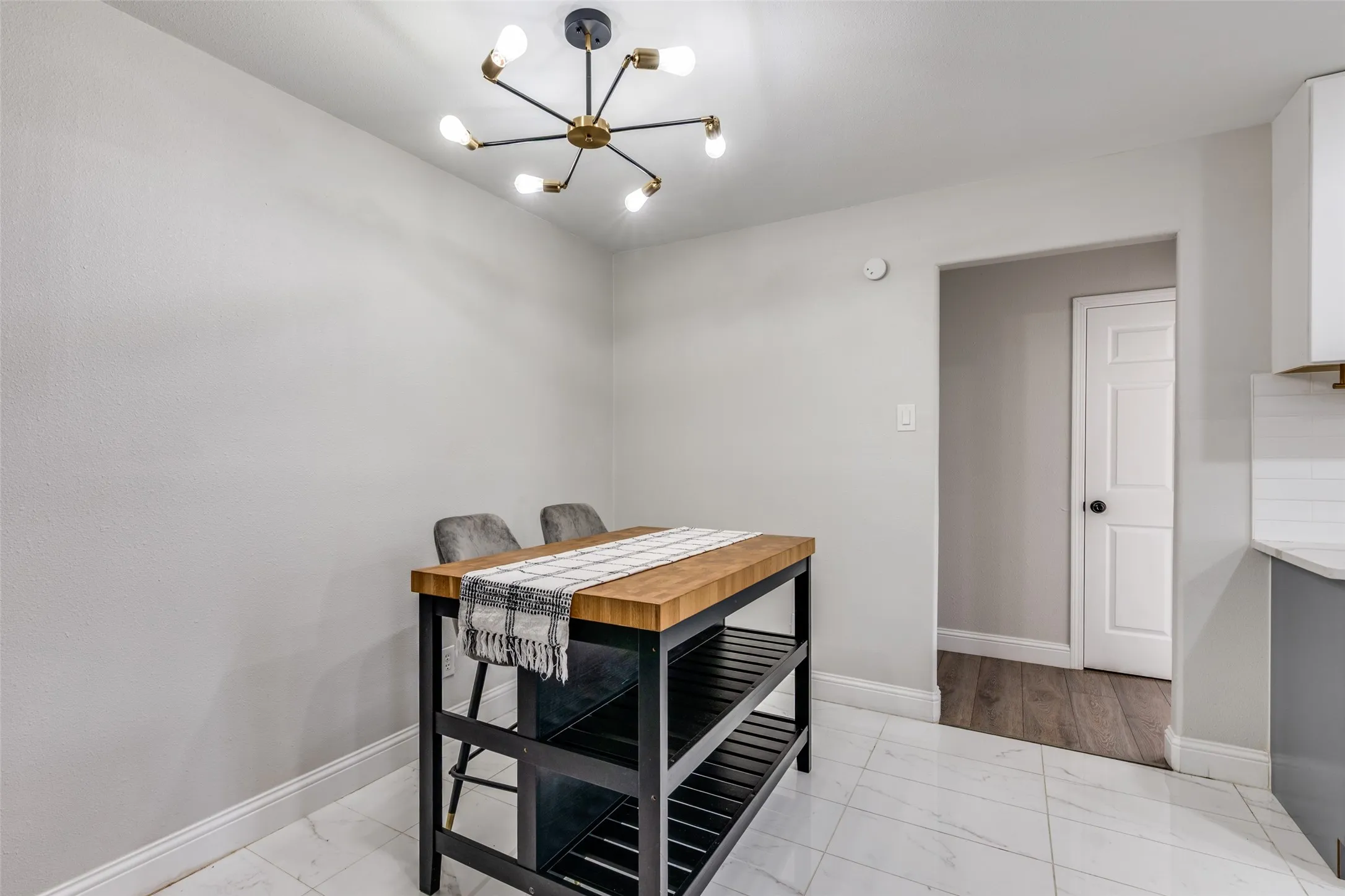 Single Family Residence For Sale in Tarrant County , 348 Thompson Street, Fort Worth, Texas 76134, 4 Bedrooms, 2 Bathrooms, 2 Garage spaces, 1,887 Sqft, built in 1965, Price $275,000, mls#21166072, Real Estate Agent in Fort Worth, Homes For Sale in Tarrant county, Homes For Sale in Fort Worth, Realtor in Fort Worth Texas, Real Estate Brokerage Independent Realty Texas, Luminita Cordes Realtor