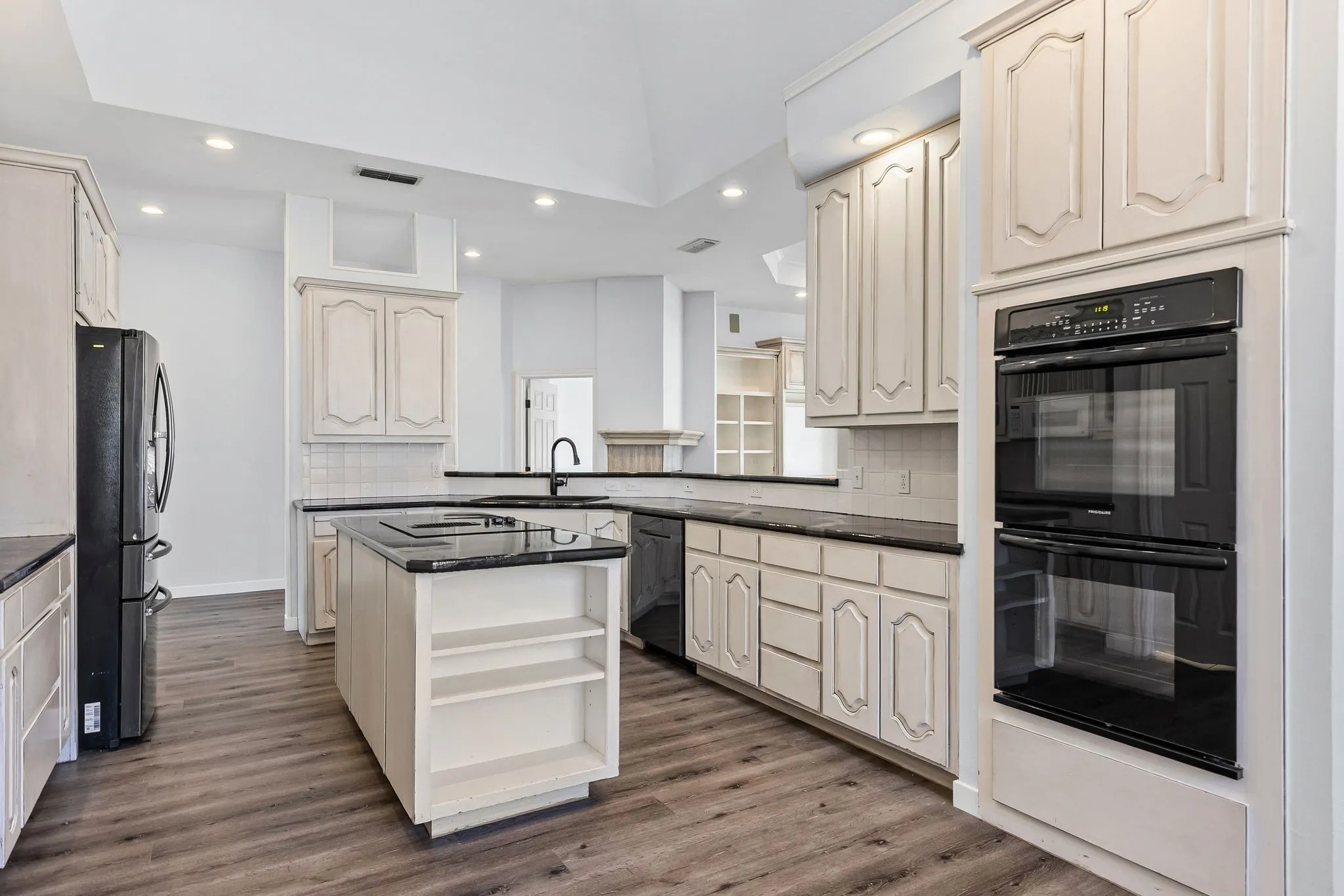 Single Family Residence For Sale in Hunt County , 2046 Mckenzie Road, Campbell, Texas 75422, 5 Bedroom, 4 Bathroom, Garage spaces, 3,639 Sqft, built in 1994, Preowned, mls#21167309, Real Estate Agent in Campbell, Homes For Sale in Hunt county, Homes For Sale in Campbell, Realtor in Campbell Texas, Real Estate Brokerage Independent Realty Texas, Luminita Cordes Realtor