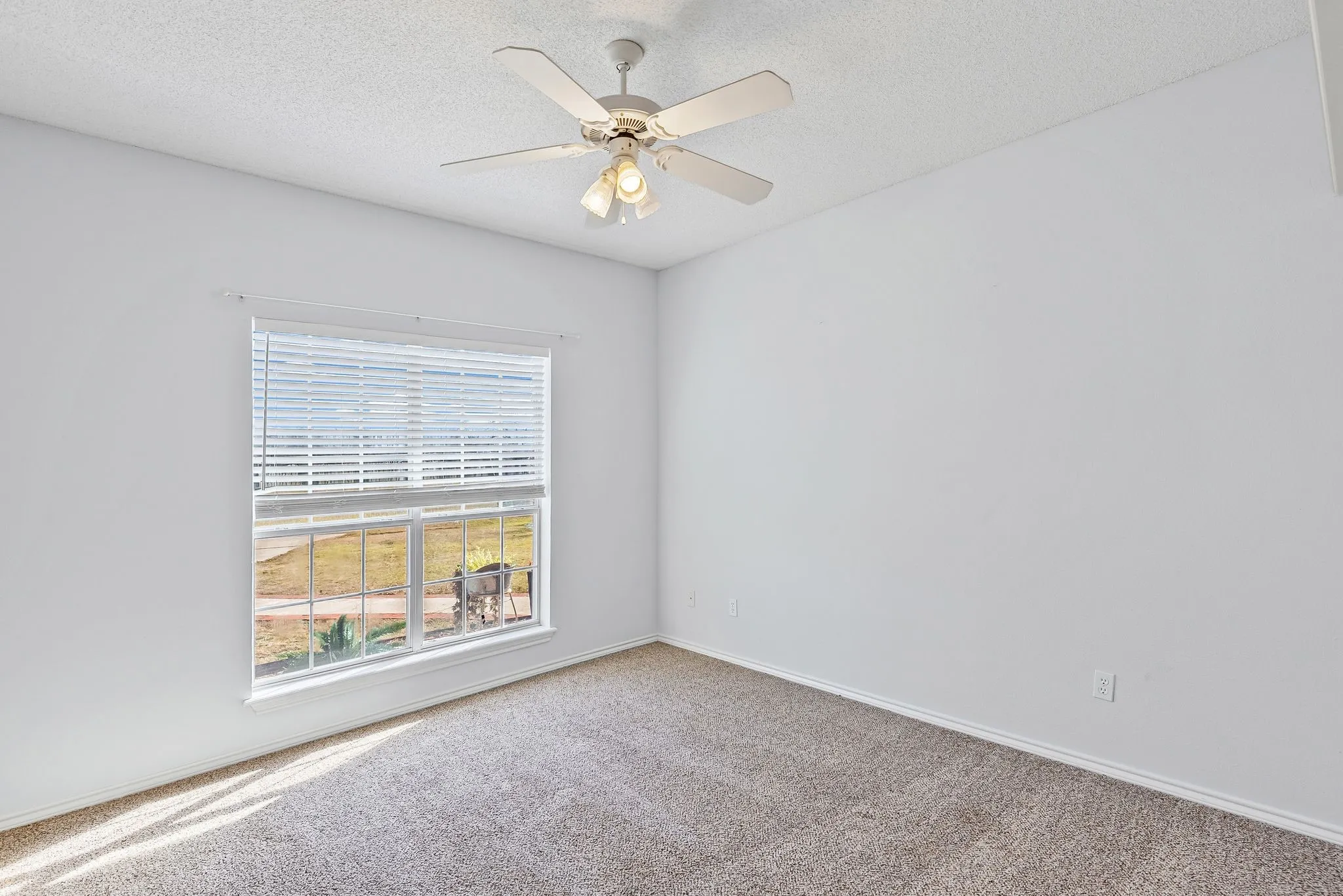 Single Family Residence For Sale in Hunt County , 2046 Mckenzie Road, Campbell, Texas 75422, 5 Bedroom, 4 Bathroom, Garage spaces, 3,639 Sqft, built in 1994, Preowned, mls#21167309, Real Estate Agent in Campbell, Homes For Sale in Hunt county, Homes For Sale in Campbell, Realtor in Campbell Texas, Real Estate Brokerage Independent Realty Texas, Luminita Cordes Realtor