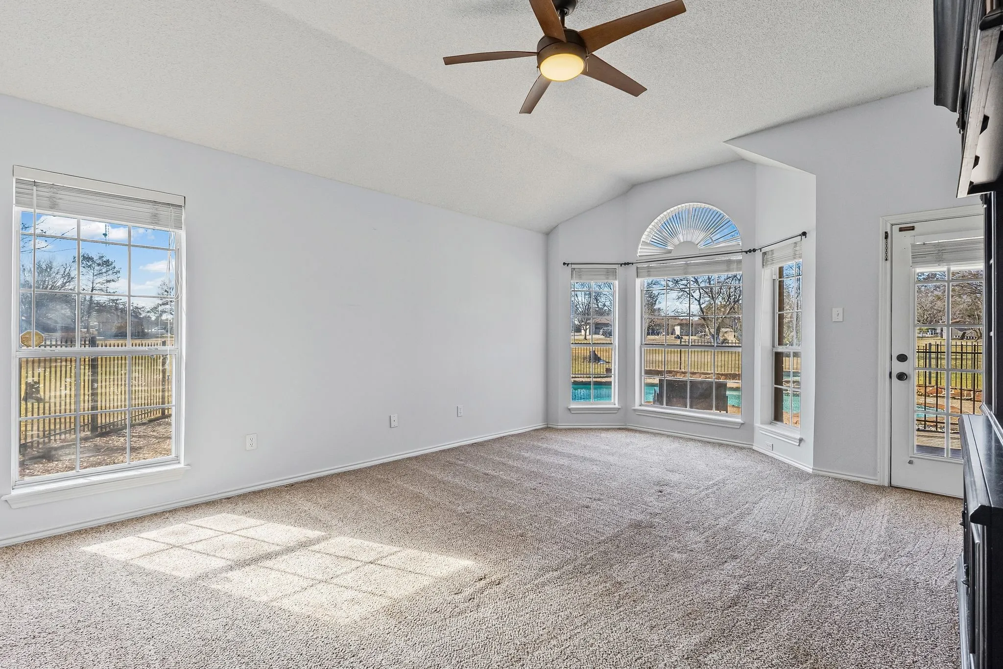 Single Family Residence For Sale in Hunt County , 2046 Mckenzie Road, Campbell, Texas 75422, 5 Bedroom, 4 Bathroom, Garage spaces, 3,639 Sqft, built in 1994, Preowned, mls#21167309, Real Estate Agent in Campbell, Homes For Sale in Hunt county, Homes For Sale in Campbell, Realtor in Campbell Texas, Real Estate Brokerage Independent Realty Texas, Luminita Cordes Realtor