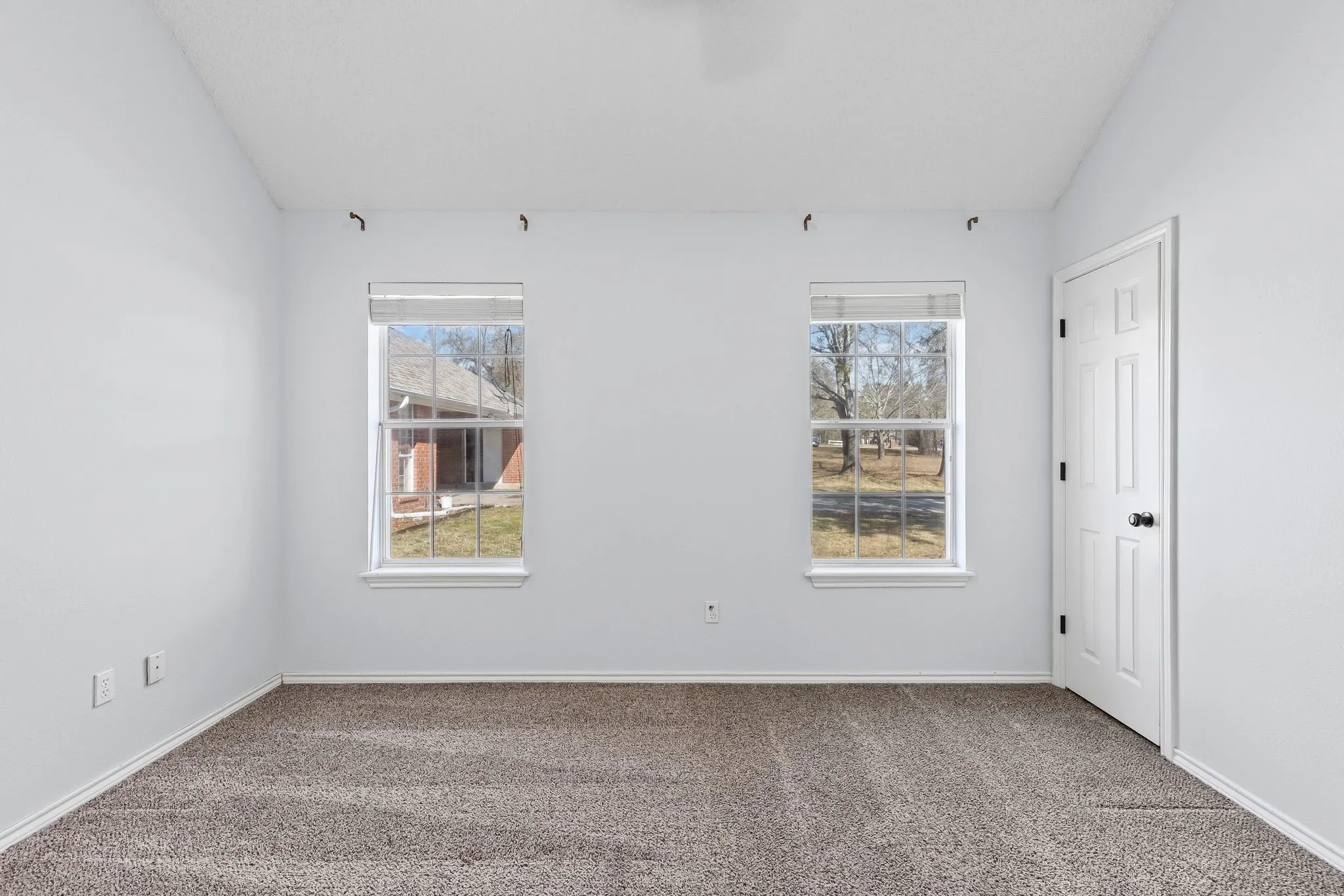 Single Family Residence For Sale in Hunt County , 2046 Mckenzie Road, Campbell, Texas 75422, 5 Bedroom, 4 Bathroom, Garage spaces, 3,639 Sqft, built in 1994, Preowned, mls#21167309, Real Estate Agent in Campbell, Homes For Sale in Hunt county, Homes For Sale in Campbell, Realtor in Campbell Texas, Real Estate Brokerage Independent Realty Texas, Luminita Cordes Realtor