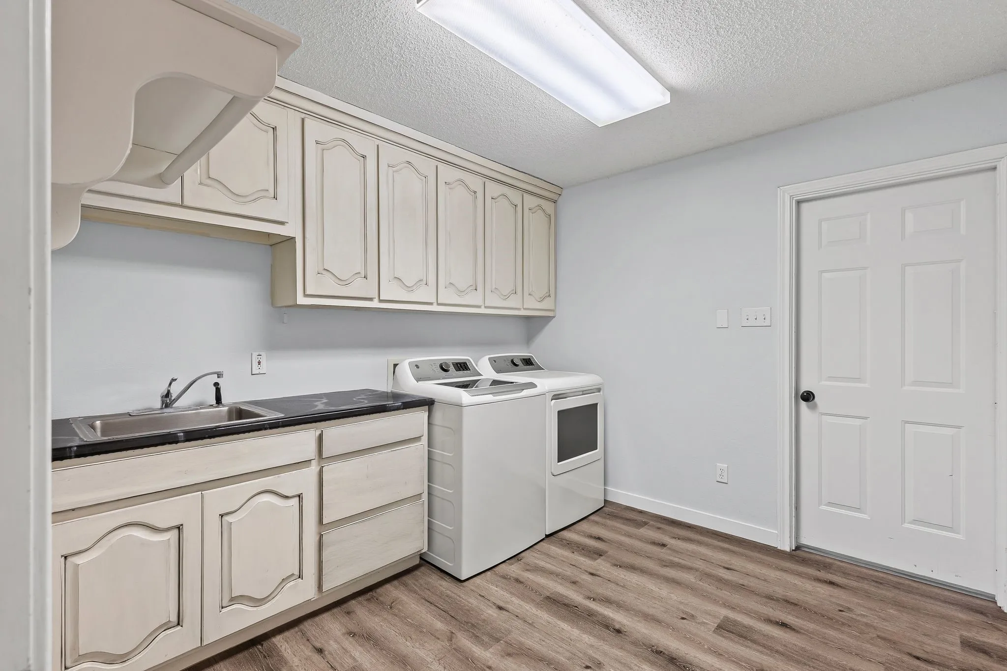 Single Family Residence For Sale in Hunt County , 2046 Mckenzie Road, Campbell, Texas 75422, 5 Bedroom, 4 Bathroom, Garage spaces, 3,639 Sqft, built in 1994, Preowned, mls#21167309, Real Estate Agent in Campbell, Homes For Sale in Hunt county, Homes For Sale in Campbell, Realtor in Campbell Texas, Real Estate Brokerage Independent Realty Texas, Luminita Cordes Realtor
