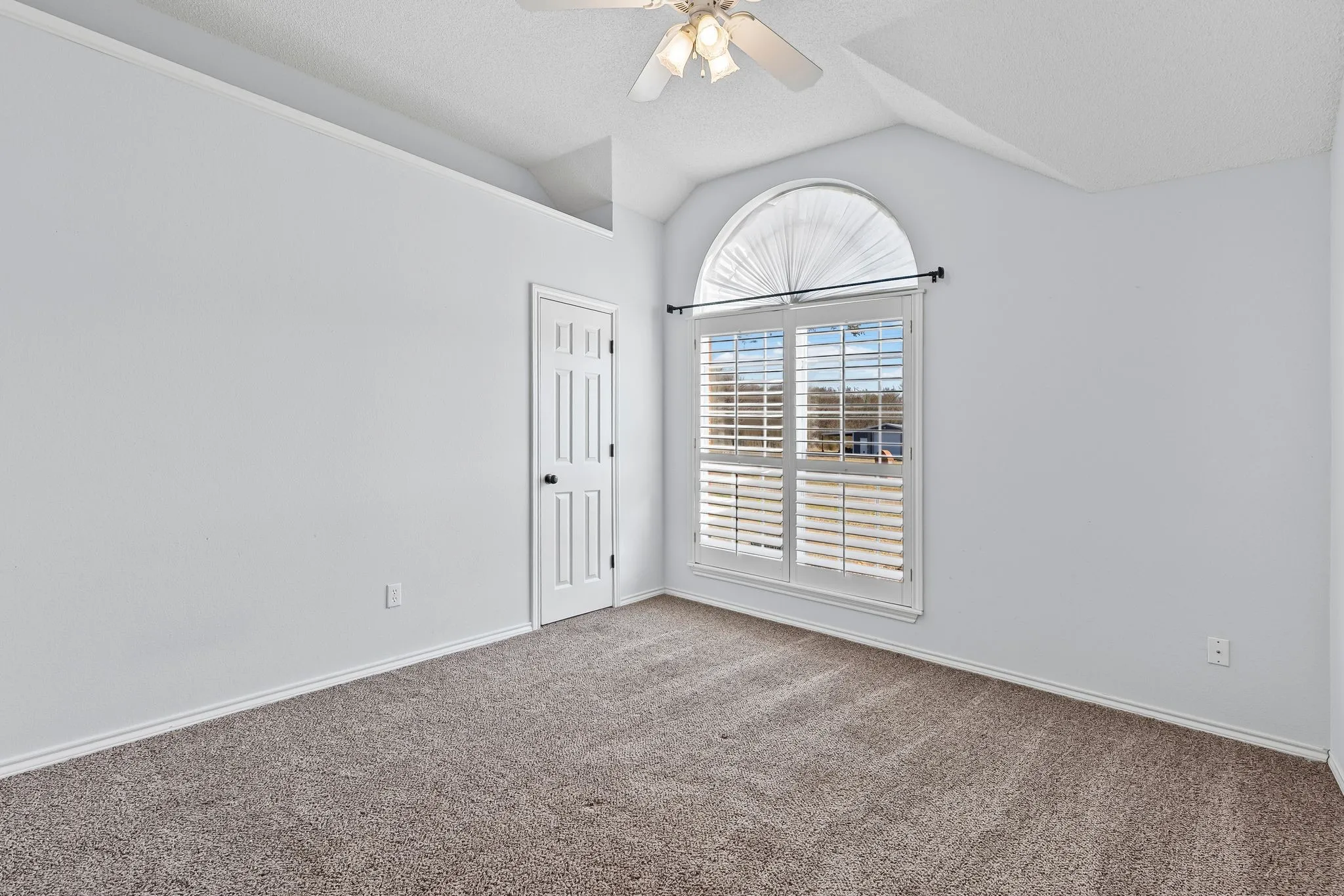 Single Family Residence For Sale in Hunt County , 2046 Mckenzie Road, Campbell, Texas 75422, 5 Bedroom, 4 Bathroom, Garage spaces, 3,639 Sqft, built in 1994, Preowned, mls#21167309, Real Estate Agent in Campbell, Homes For Sale in Hunt county, Homes For Sale in Campbell, Realtor in Campbell Texas, Real Estate Brokerage Independent Realty Texas, Luminita Cordes Realtor