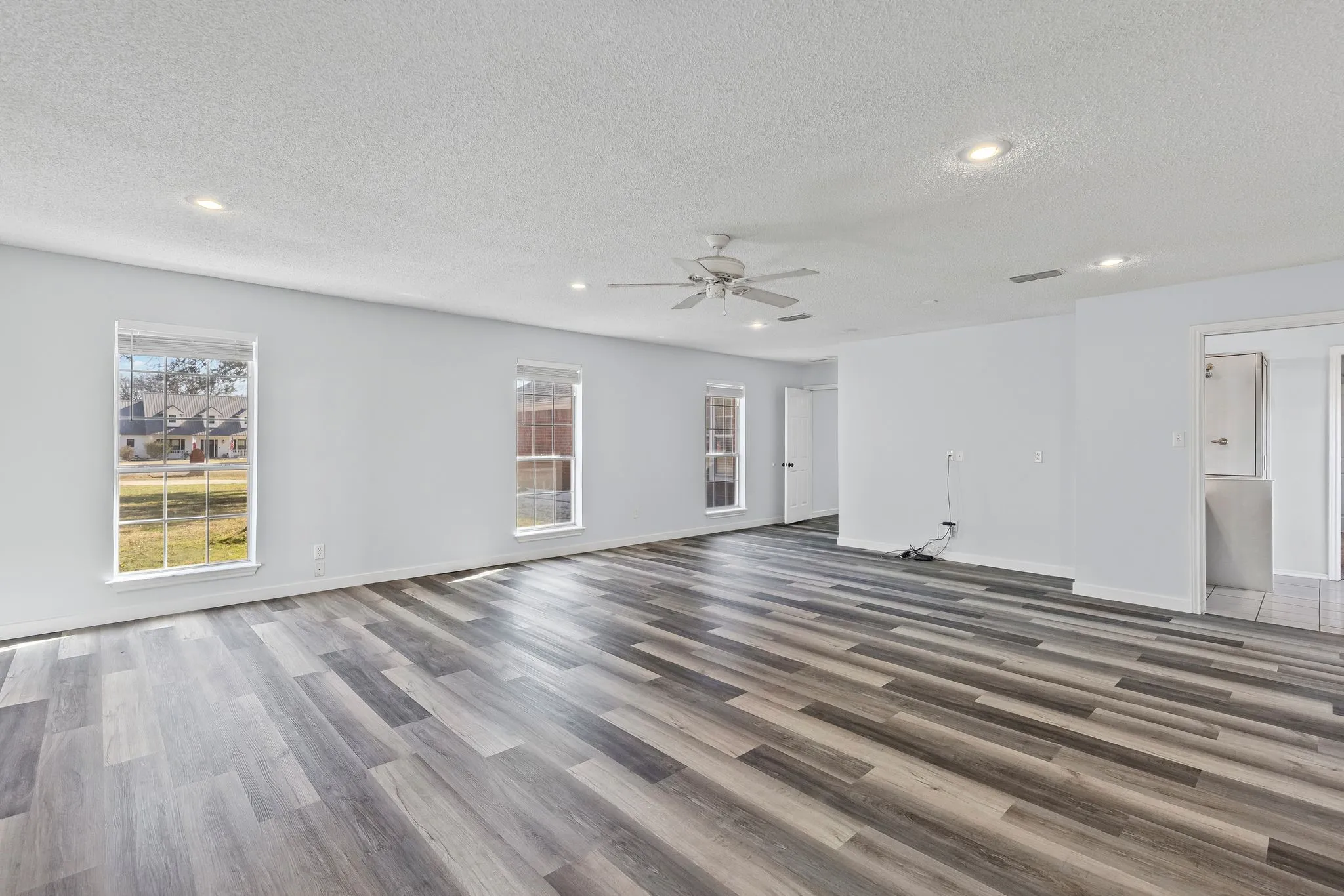 Single Family Residence For Sale in Hunt County , 2046 Mckenzie Road, Campbell, Texas 75422, 5 Bedroom, 4 Bathroom, Garage spaces, 3,639 Sqft, built in 1994, Preowned, mls#21167309, Real Estate Agent in Campbell, Homes For Sale in Hunt county, Homes For Sale in Campbell, Realtor in Campbell Texas, Real Estate Brokerage Independent Realty Texas, Luminita Cordes Realtor