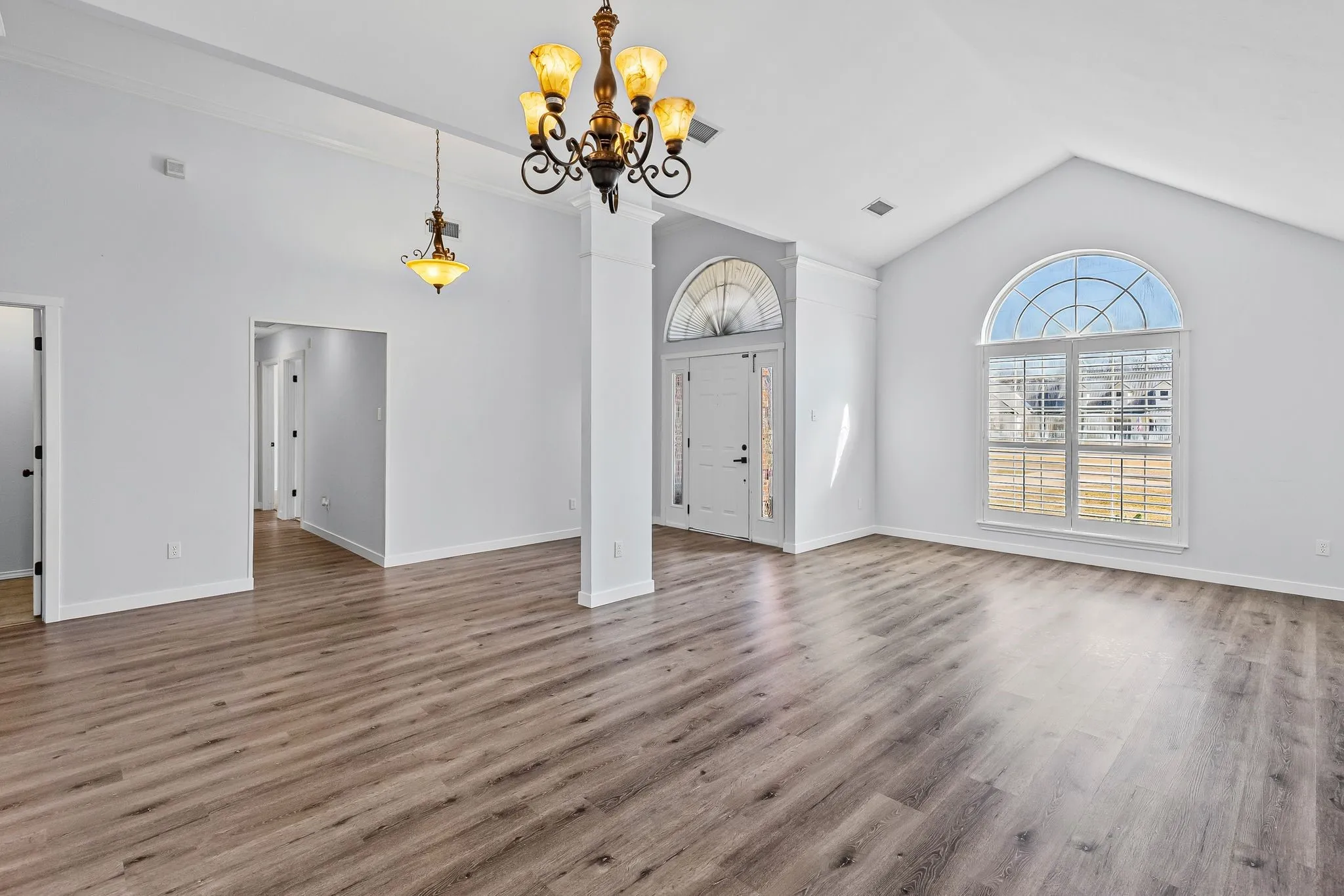Single Family Residence For Sale in Hunt County , 2046 Mckenzie Road, Campbell, Texas 75422, 5 Bedroom, 4 Bathroom, Garage spaces, 3,639 Sqft, built in 1994, Preowned, mls#21167309, Real Estate Agent in Campbell, Homes For Sale in Hunt county, Homes For Sale in Campbell, Realtor in Campbell Texas, Real Estate Brokerage Independent Realty Texas, Luminita Cordes Realtor