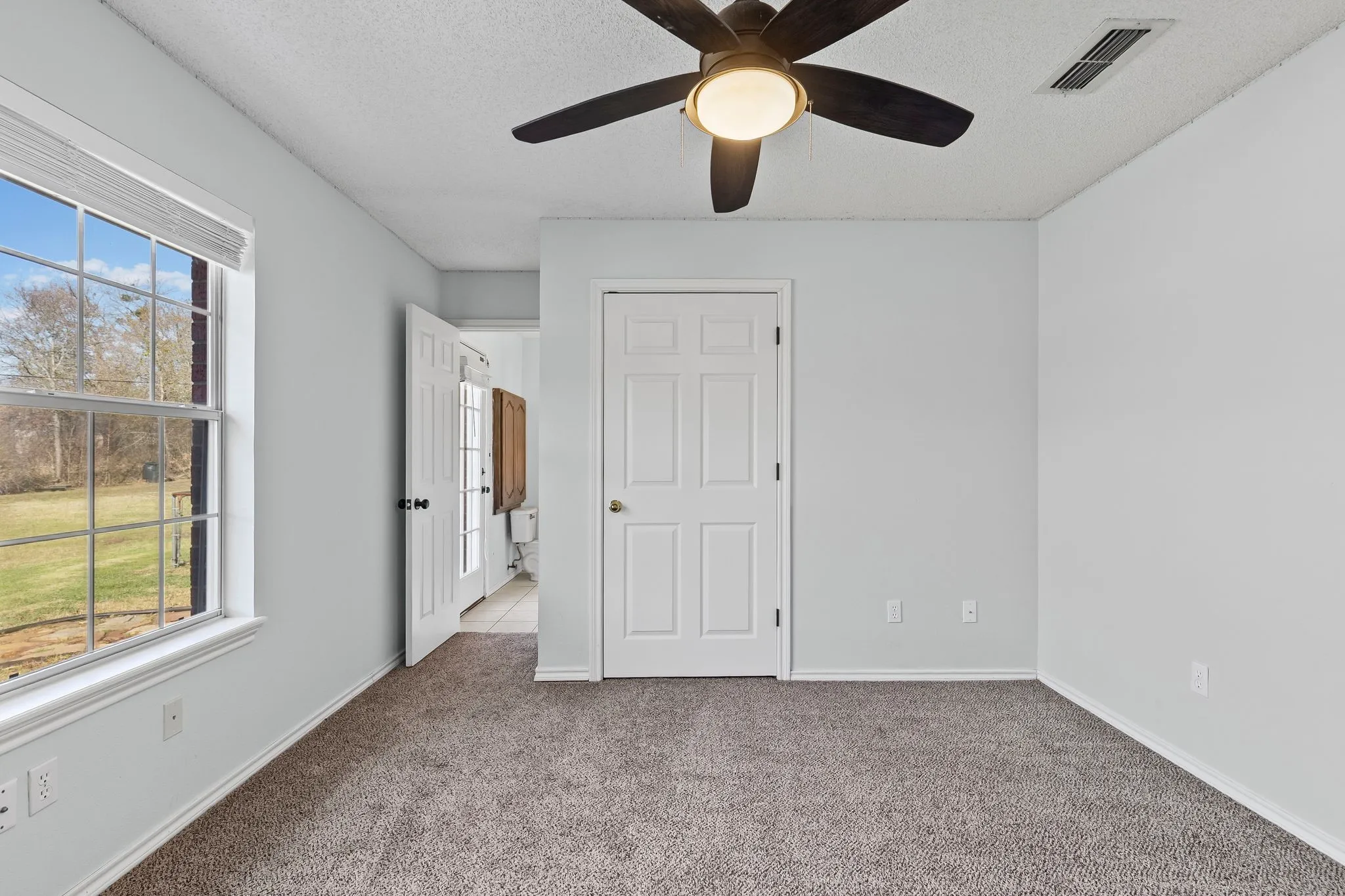Single Family Residence For Sale in Hunt County , 2046 Mckenzie Road, Campbell, Texas 75422, 5 Bedroom, 4 Bathroom, Garage spaces, 3,639 Sqft, built in 1994, Preowned, mls#21167309, Real Estate Agent in Campbell, Homes For Sale in Hunt county, Homes For Sale in Campbell, Realtor in Campbell Texas, Real Estate Brokerage Independent Realty Texas, Luminita Cordes Realtor