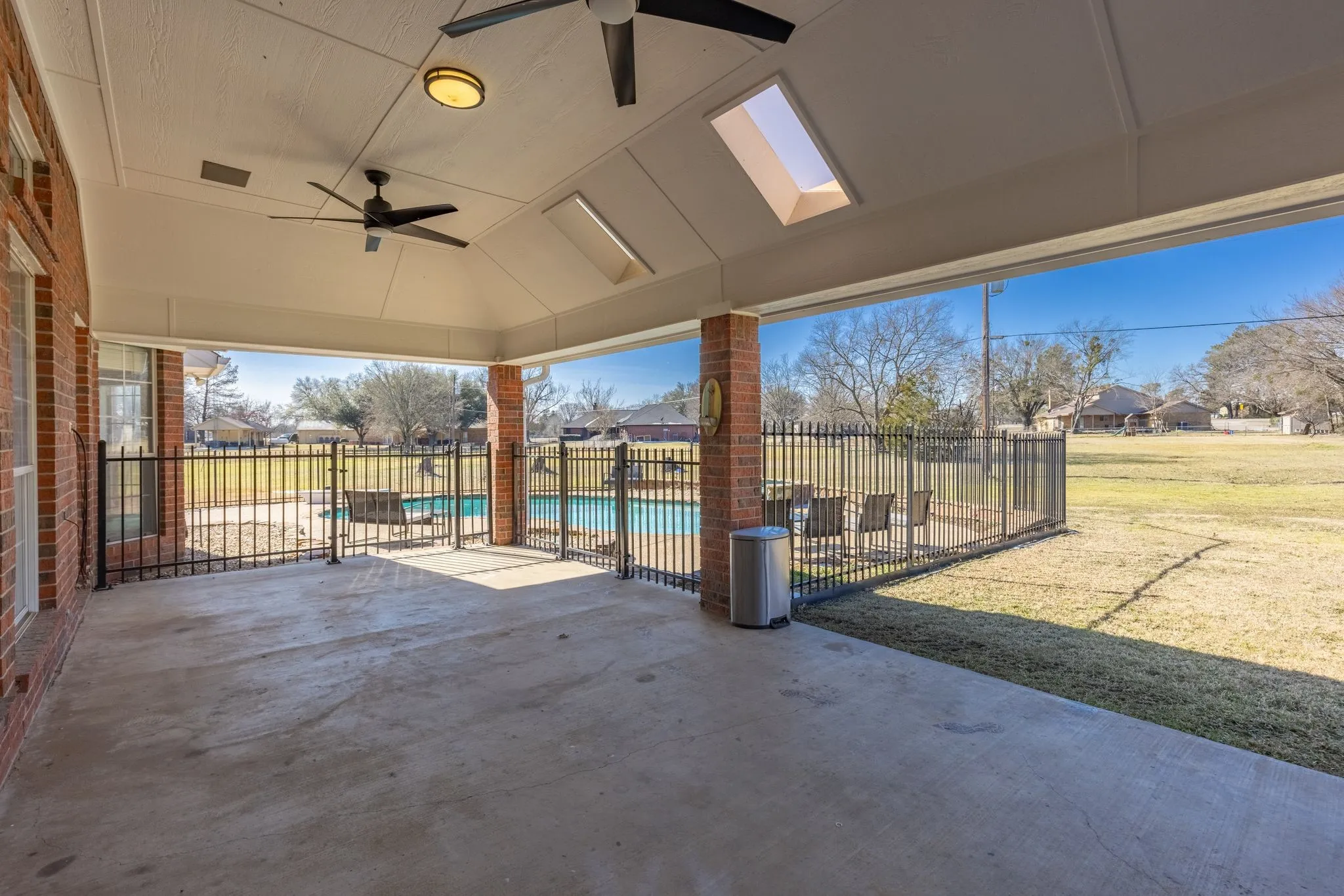 Single Family Residence For Sale in Hunt County , 2046 Mckenzie Road, Campbell, Texas 75422, 5 Bedroom, 4 Bathroom, Garage spaces, 3,639 Sqft, built in 1994, Preowned, mls#21167309, Real Estate Agent in Campbell, Homes For Sale in Hunt county, Homes For Sale in Campbell, Realtor in Campbell Texas, Real Estate Brokerage Independent Realty Texas, Luminita Cordes Realtor
