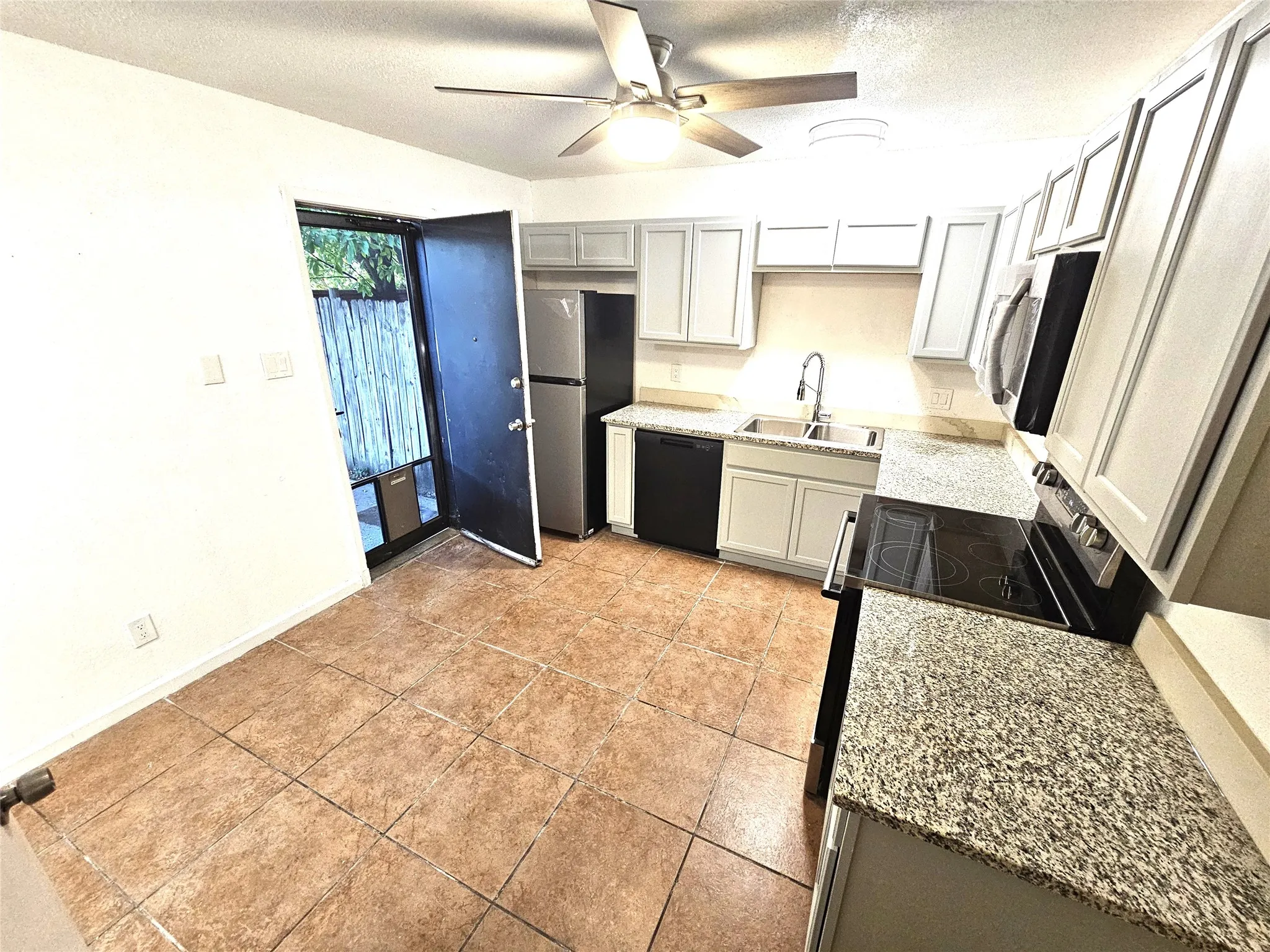 Newlly remodeled kitchen with lots of newly installed cabinets, new modern ceiling fan, modern light. New sink and faucet, new cabinets, granite countertop. new appliances.