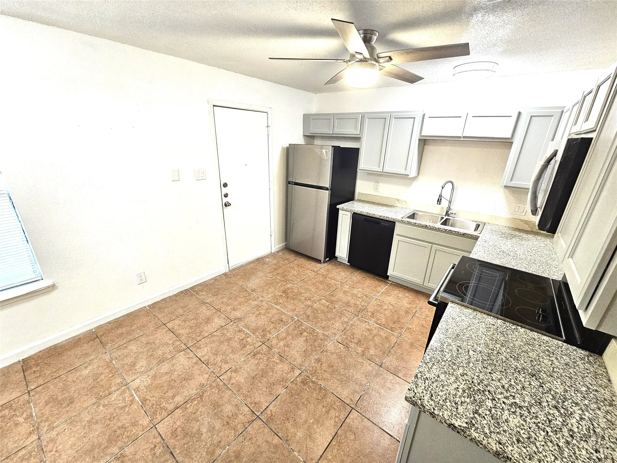 Newlly remodeled kitchen with lots of newly installed cabinets, new modern ceiling fan, modern light. New sink and faucet, new cabinets, granite countertop. new appliances.