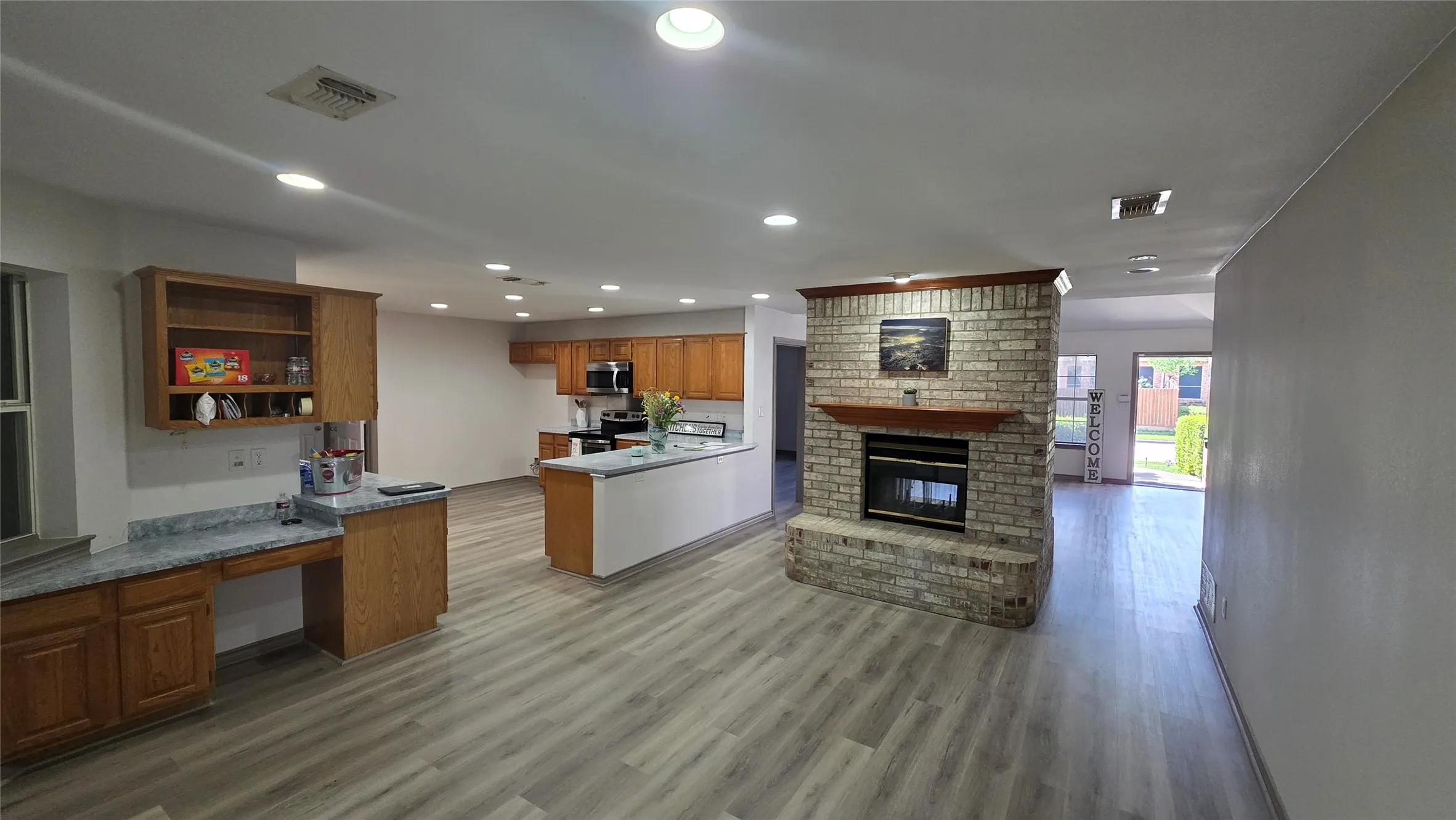 Single Family Residence For Sale in Collin County , 2015 Sandi Lane, Sachse, Texas 75048, 3 Bedroom, 2 Bathroom, 3 Garage spaces, 2,348 Sqft, built in 1995, mls#21162833, Real Estate Agent in Sachse, Homes For Sale in Collin county, Homes For Sale in Sachse, Realtor in Sachse Texas, Real Estate Brokerage Independent Realty Texas, Luminita Cordes Realtor