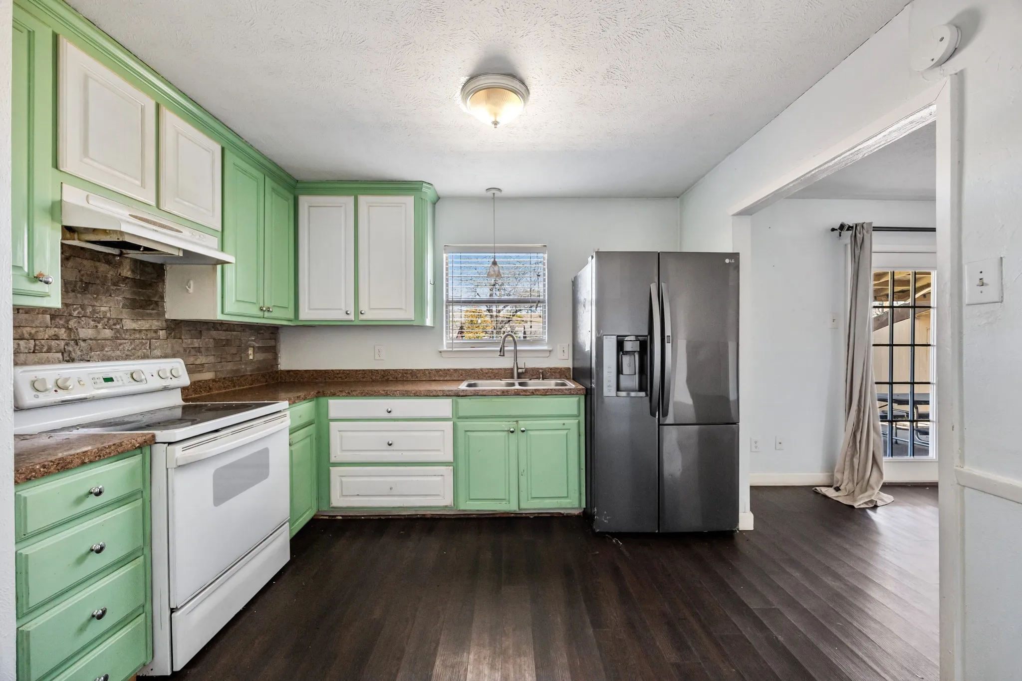 Single Family Residence For Sale in Denton County , 743 Price Drive, Lewisville, Texas 75067, 3 Bedrooms, 2 Bathrooms, 2 Garage spaces, 1,224 Sqft, built in 1970, Price $289,000, mls#21167468, Real Estate Agent in Lewisville, Homes For Sale in Denton county, Homes For Sale in Lewisville, Realtor in Lewisville Texas, Real Estate Brokerage Independent Realty Texas, Luminita Cordes Realtor