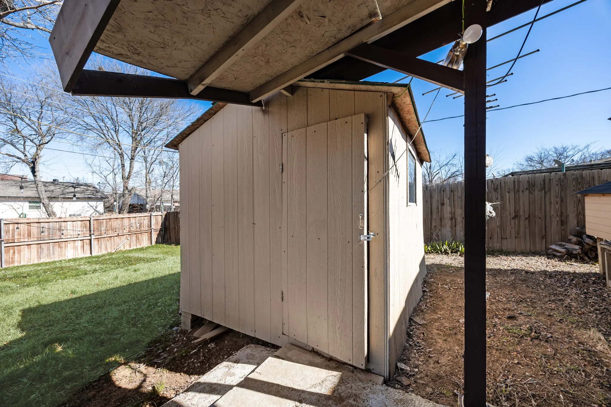 Single Family Residence For Sale in Denton County , 743 Price Drive, Lewisville, Texas 75067, 3 Bedrooms, 2 Bathrooms, 2 Garage spaces, 1,224 Sqft, built in 1970, Price $289,000, mls#21167468, Real Estate Agent in Lewisville, Homes For Sale in Denton county, Homes For Sale in Lewisville, Realtor in Lewisville Texas, Real Estate Brokerage Independent Realty Texas, Luminita Cordes Realtor