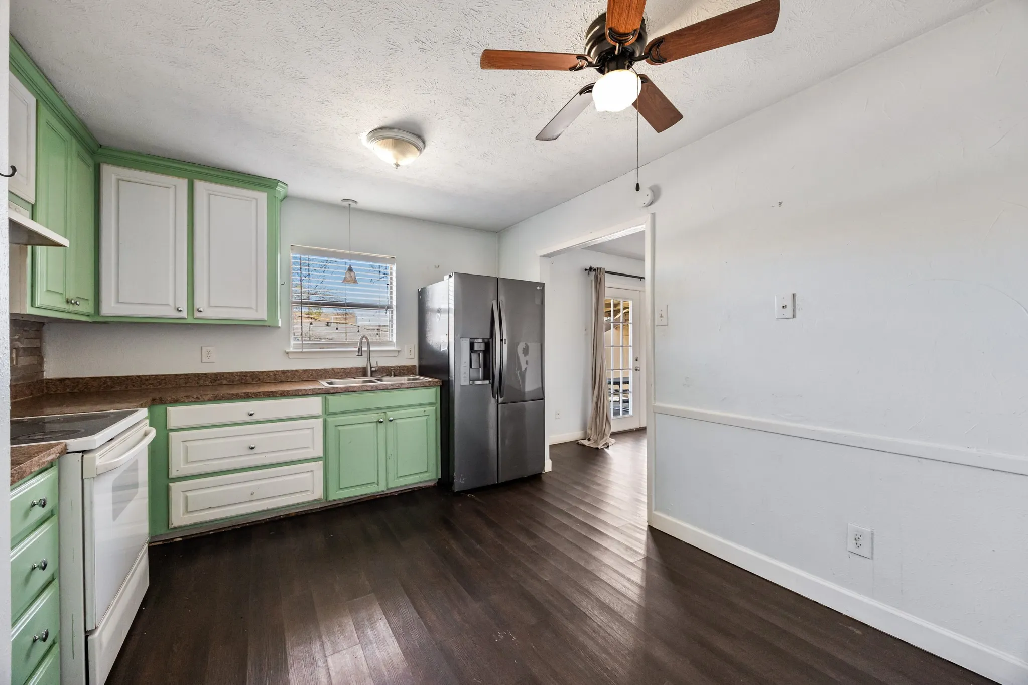 Single Family Residence For Sale in Denton County , 743 Price Drive, Lewisville, Texas 75067, 3 Bedrooms, 2 Bathrooms, 2 Garage spaces, 1,224 Sqft, built in 1970, Price $289,000, mls#21167468, Real Estate Agent in Lewisville, Homes For Sale in Denton county, Homes For Sale in Lewisville, Realtor in Lewisville Texas, Real Estate Brokerage Independent Realty Texas, Luminita Cordes Realtor