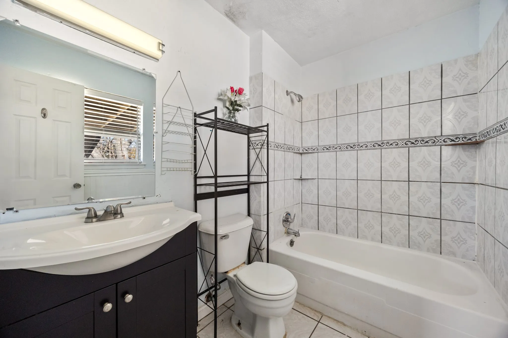 Single Family Residence For Sale in Denton County , 743 Price Drive, Lewisville, Texas 75067, 3 Bedrooms, 2 Bathrooms, 2 Garage spaces, 1,224 Sqft, built in 1970, Price $289,000, mls#21167468, Real Estate Agent in Lewisville, Homes For Sale in Denton county, Homes For Sale in Lewisville, Realtor in Lewisville Texas, Real Estate Brokerage Independent Realty Texas, Luminita Cordes Realtor