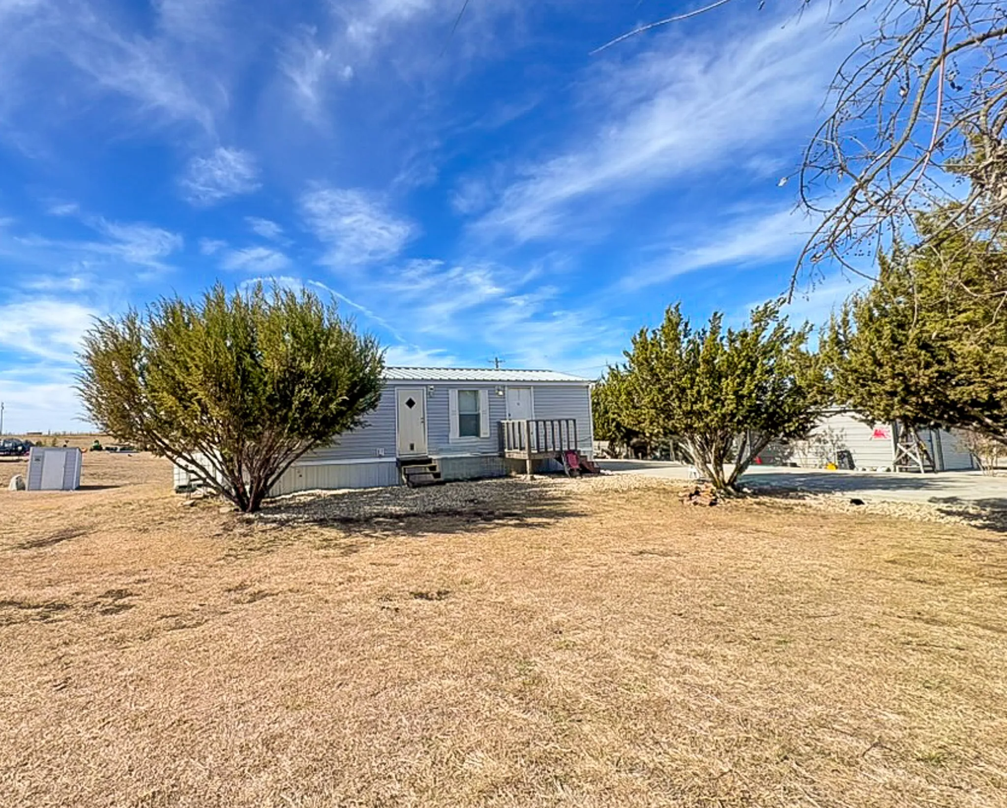 Mobile Home For Sale in Erath County , 140 Private Road 1708, Stephenville, Texas 76401, 1 Bedroom, 1 Bathroom, 2 Garage spaces, 640 Sqft, built in 2012, mls#21167479, Real Estate Agent in Stephenville, Homes For Sale in Erath county, Homes For Sale in Stephenville, Realtor in Stephenville Texas, Real Estate Brokerage Independent Realty Texas, Luminita Cordes Realtor