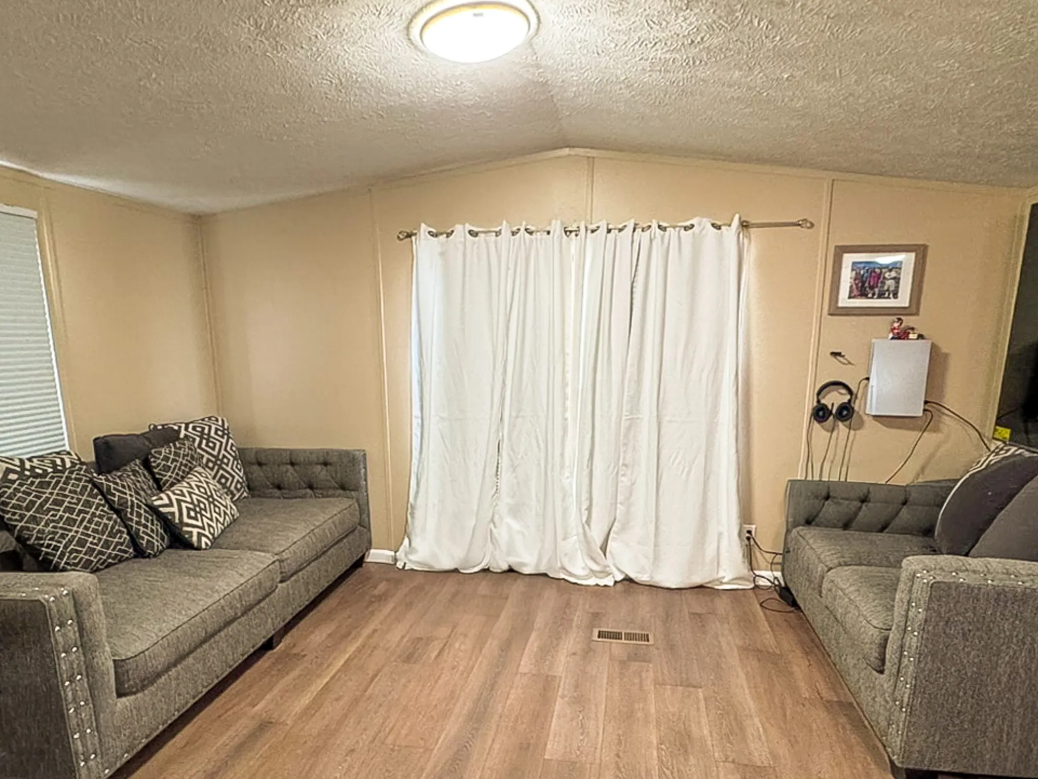 Mobile Home For Sale in Erath County , 140 Private Road 1708, Stephenville, Texas 76401, 1 Bedroom, 1 Bathroom, 2 Garage spaces, 640 Sqft, built in 2012, mls#21167479, Real Estate Agent in Stephenville, Homes For Sale in Erath county, Homes For Sale in Stephenville, Realtor in Stephenville Texas, Real Estate Brokerage Independent Realty Texas, Luminita Cordes Realtor