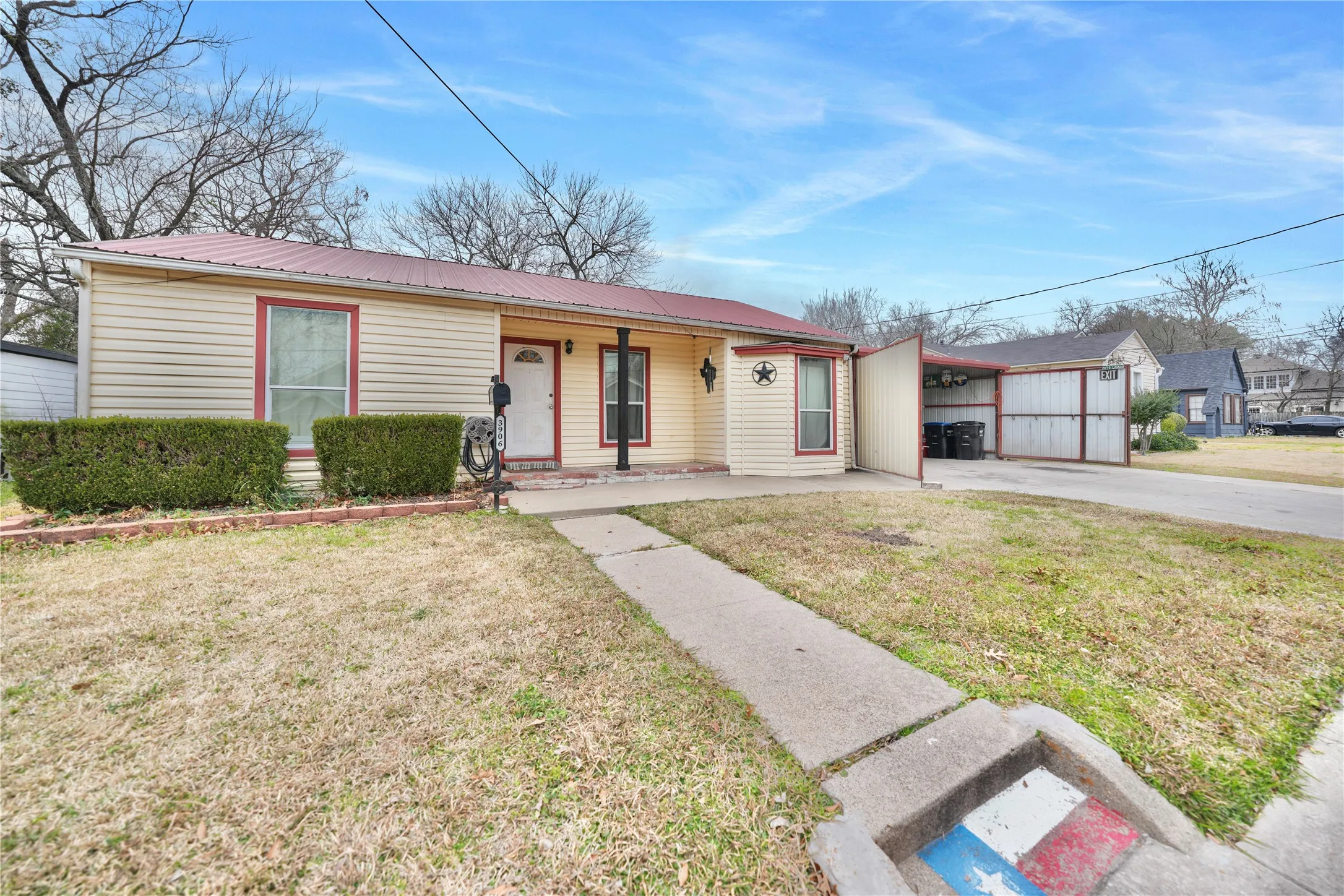 Single Family Residence For Sale in Hunt County , 3906 Henderson Street, Greenville, Texas 75401, 3 Bedroom, 1 Bathroom, Garage spaces, 1,064 Sqft, built in 1995, mls#21156933, Real Estate Agent in Greenville, Homes For Sale in Hunt county, Homes For Sale in Greenville, Realtor in Greenville Texas, Real Estate Brokerage Independent Realty Texas, Luminita Cordes Realtor