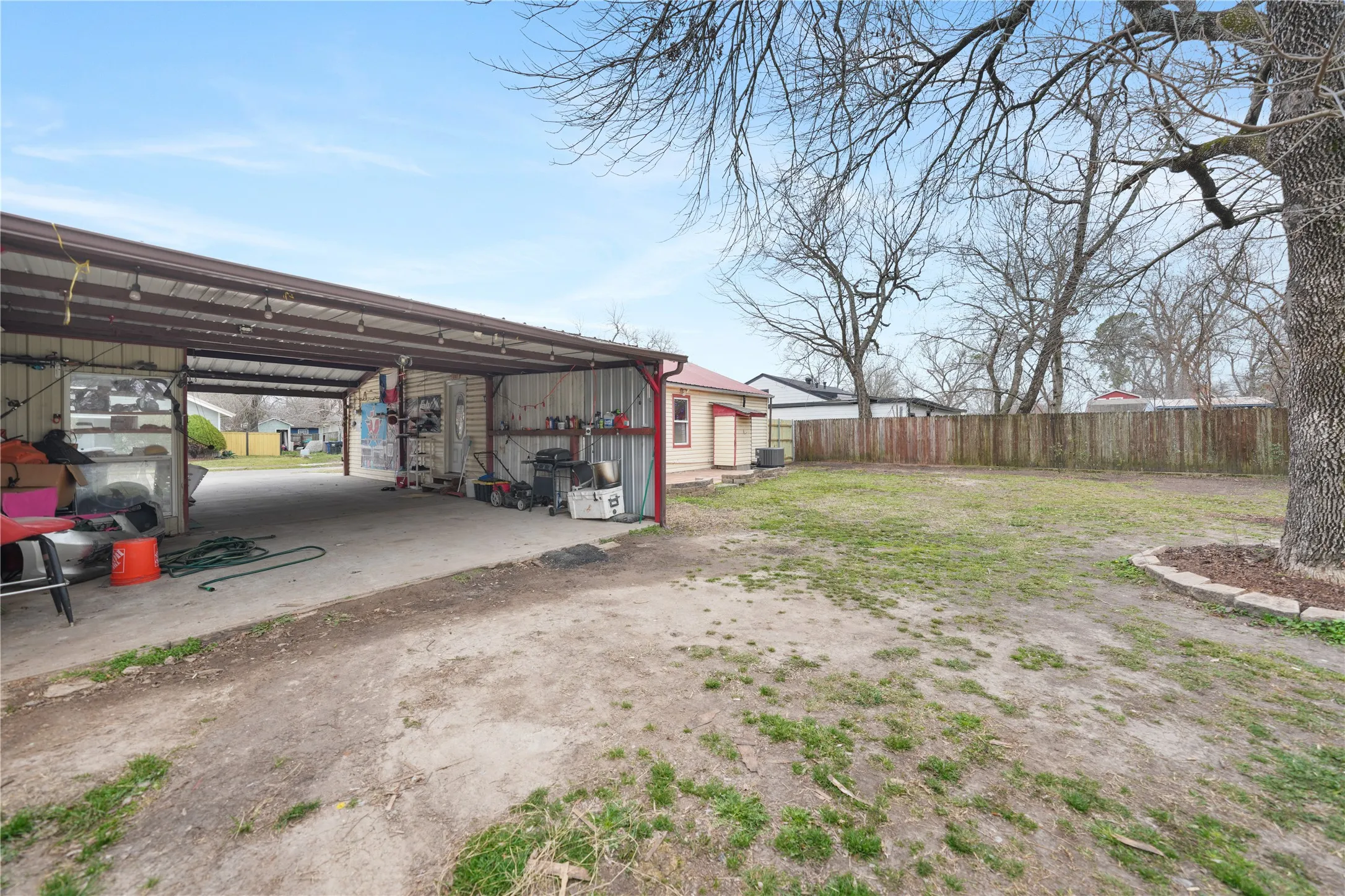Single Family Residence For Sale in Hunt County , 3906 Henderson Street, Greenville, Texas 75401, 3 Bedroom, 1 Bathroom, Garage spaces, 1,064 Sqft, built in 1995, mls#21156933, Real Estate Agent in Greenville, Homes For Sale in Hunt county, Homes For Sale in Greenville, Realtor in Greenville Texas, Real Estate Brokerage Independent Realty Texas, Luminita Cordes Realtor