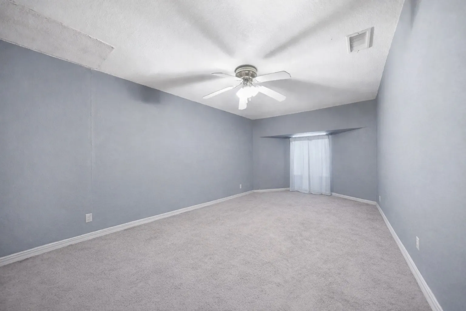 Pictured edited to show empty rooms