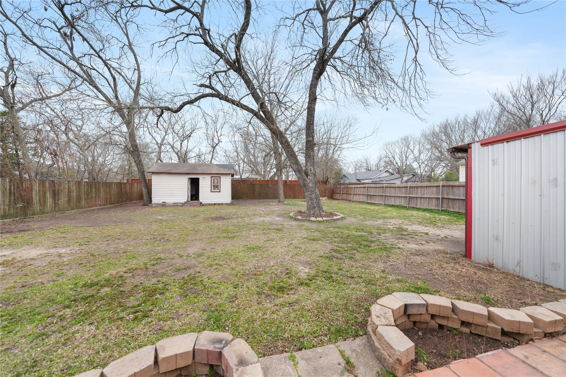 Single Family Residence For Sale in Hunt County , 3906 Henderson Street, Greenville, Texas 75401, 3 Bedroom, 1 Bathroom, Garage spaces, 1,064 Sqft, built in 1995, mls#21156933, Real Estate Agent in Greenville, Homes For Sale in Hunt county, Homes For Sale in Greenville, Realtor in Greenville Texas, Real Estate Brokerage Independent Realty Texas, Luminita Cordes Realtor