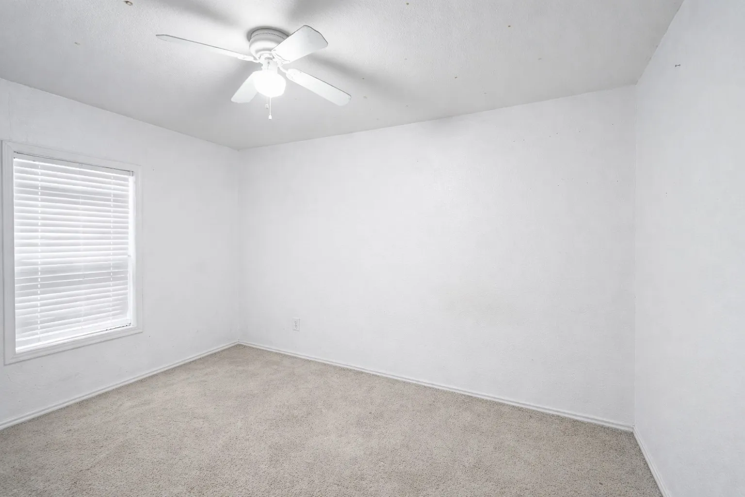 Pictured edited to show empty rooms