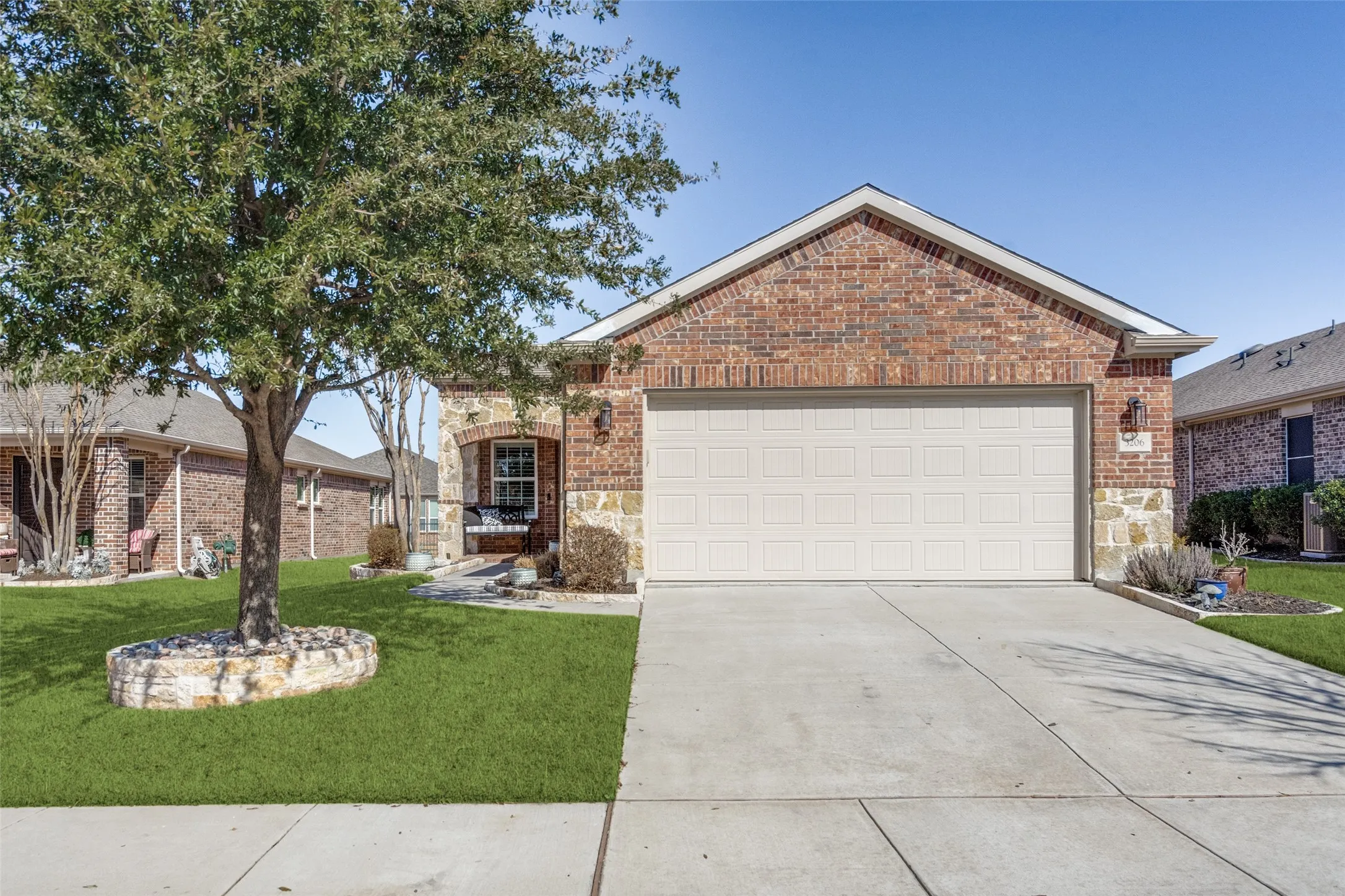 Single Family Residence For Sale in Denton County , 3206 Full Sail Lane, Frisco, Texas 75036, 2 Bedroom, 2 Bathroom, 2 Garage spaces, 1,563 Sqft, built in 2017, mls#21167551, Real Estate Agent in Frisco, Homes For Sale in Denton county, Homes For Sale in Frisco, Realtor in Frisco Texas, Real Estate Brokerage Independent Realty Texas, Luminita Cordes Realtor