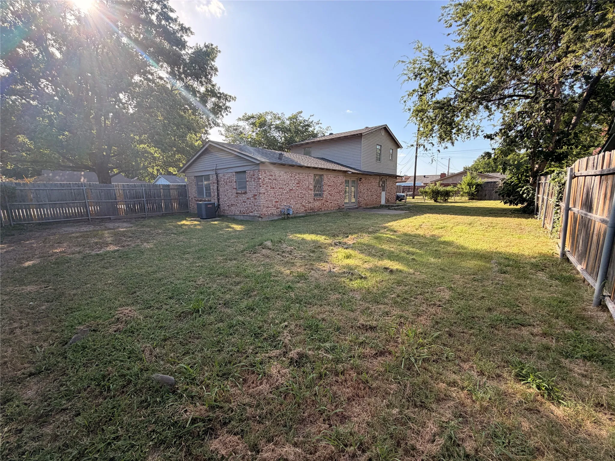 Single Family Residence For Rent in Tarrant County , 1416 Norwood Drive, Hurst, Texas 76053, 3 Bedroom, 2 Bathroom, 2 Garage spaces, 1,296 Sqft, built in 1962, mls#21167624, Real Estate Agent in Hurst, Homes For Rent in Tarrant county, Homes For Rent in Hurst, Realtor in Hurst Texas, Real Estate Brokerage Independent Realty Texas, Luminita Cordes Realtor