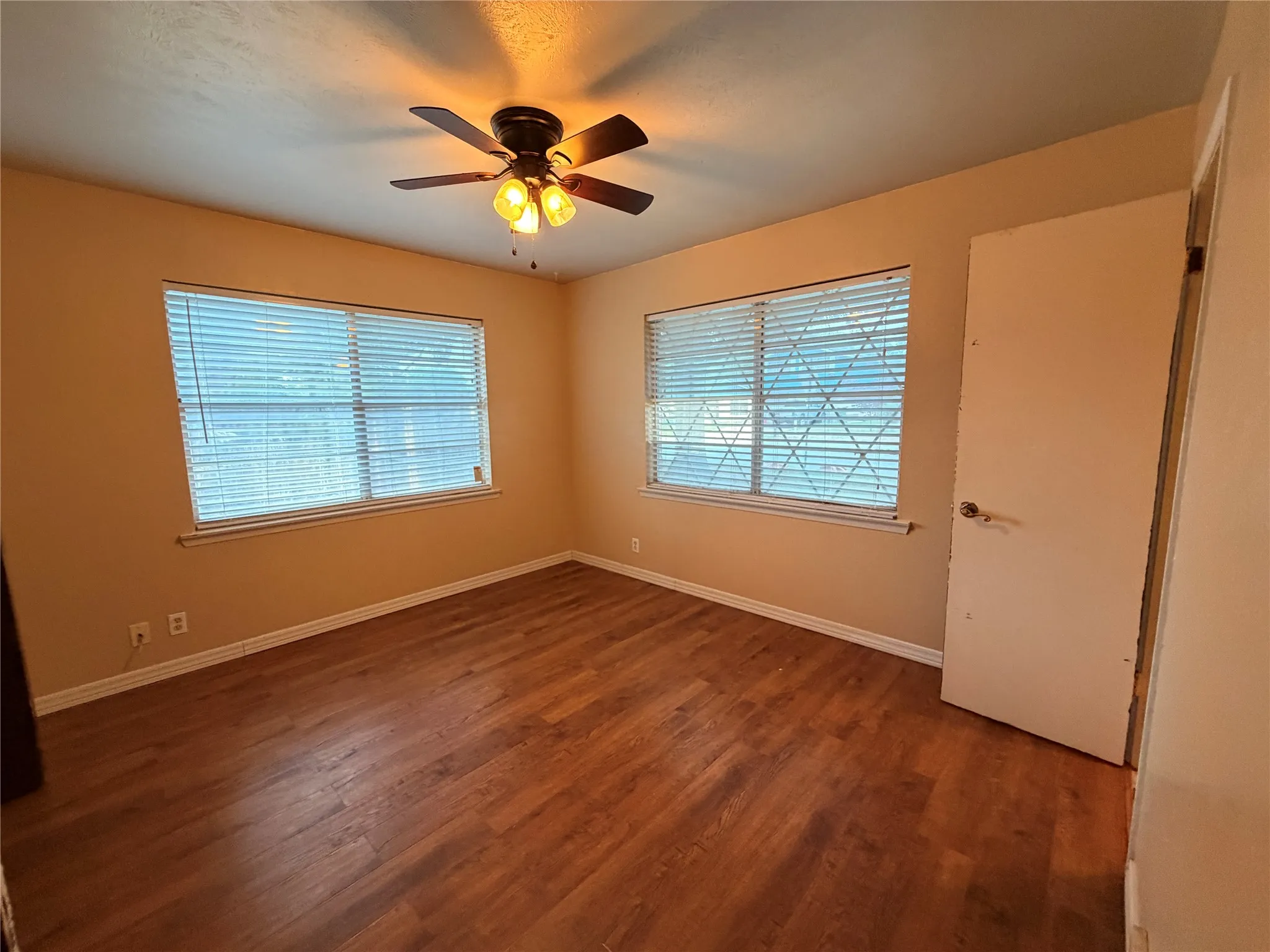 Single Family Residence For Rent in Tarrant County , 1416 Norwood Drive, Hurst, Texas 76053, 3 Bedroom, 2 Bathroom, 2 Garage spaces, 1,296 Sqft, built in 1962, mls#21167624, Real Estate Agent in Hurst, Homes For Rent in Tarrant county, Homes For Rent in Hurst, Realtor in Hurst Texas, Real Estate Brokerage Independent Realty Texas, Luminita Cordes Realtor