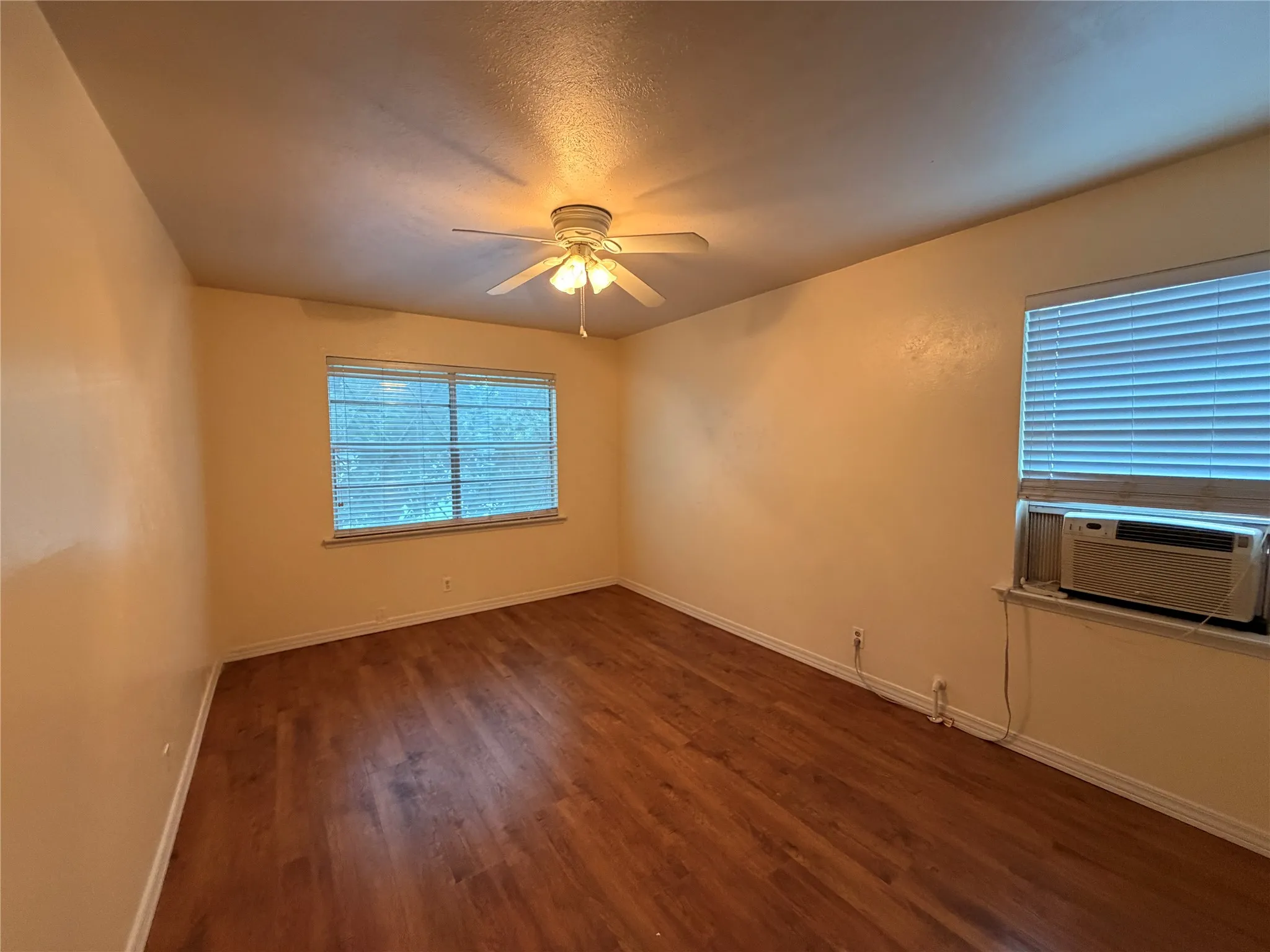 Single Family Residence For Rent in Tarrant County , 1416 Norwood Drive, Hurst, Texas 76053, 3 Bedroom, 2 Bathroom, 2 Garage spaces, 1,296 Sqft, built in 1962, mls#21167624, Real Estate Agent in Hurst, Homes For Rent in Tarrant county, Homes For Rent in Hurst, Realtor in Hurst Texas, Real Estate Brokerage Independent Realty Texas, Luminita Cordes Realtor
