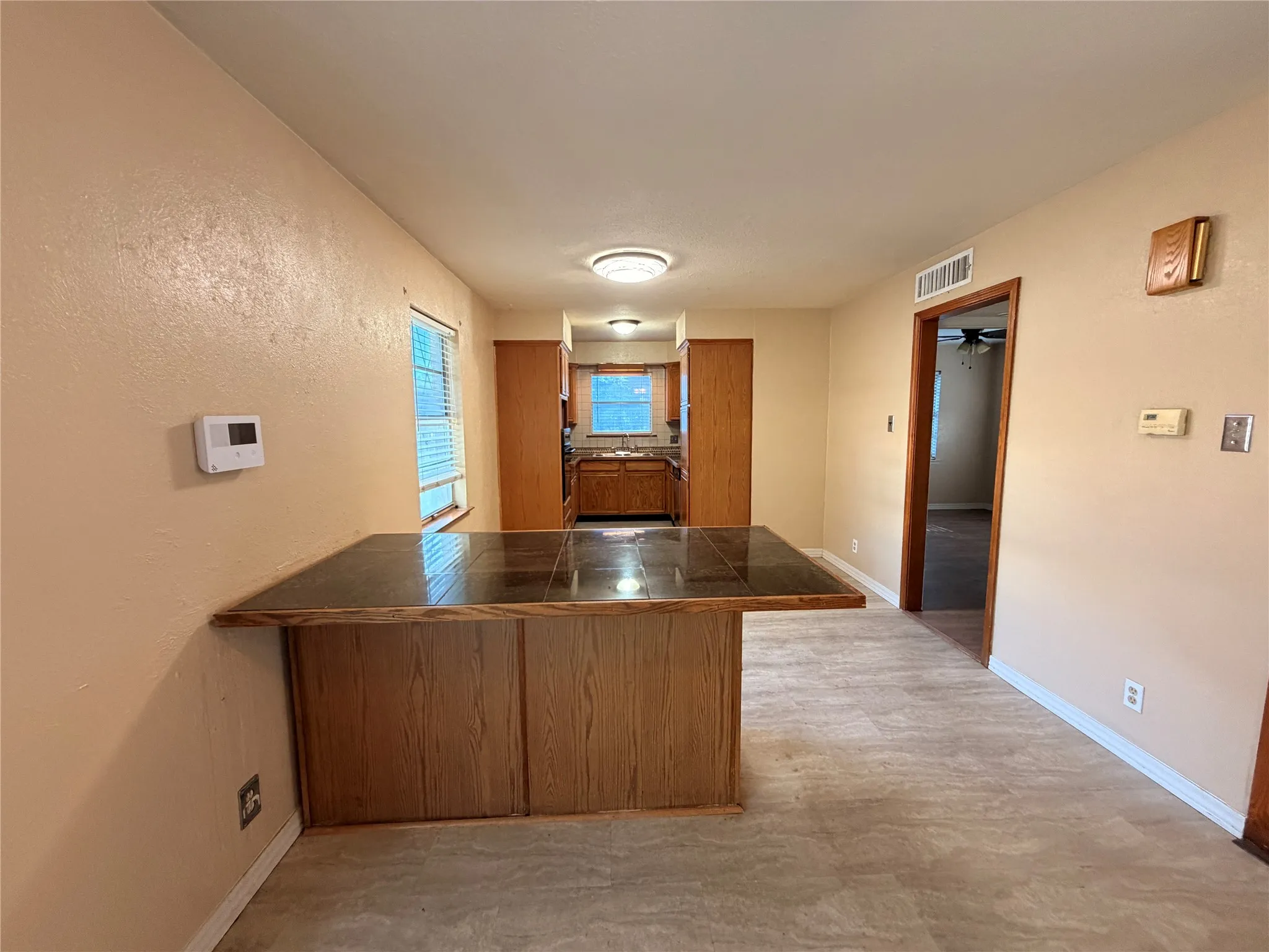 Single Family Residence For Rent in Tarrant County , 1416 Norwood Drive, Hurst, Texas 76053, 3 Bedroom, 2 Bathroom, 2 Garage spaces, 1,296 Sqft, built in 1962, mls#21167624, Real Estate Agent in Hurst, Homes For Rent in Tarrant county, Homes For Rent in Hurst, Realtor in Hurst Texas, Real Estate Brokerage Independent Realty Texas, Luminita Cordes Realtor