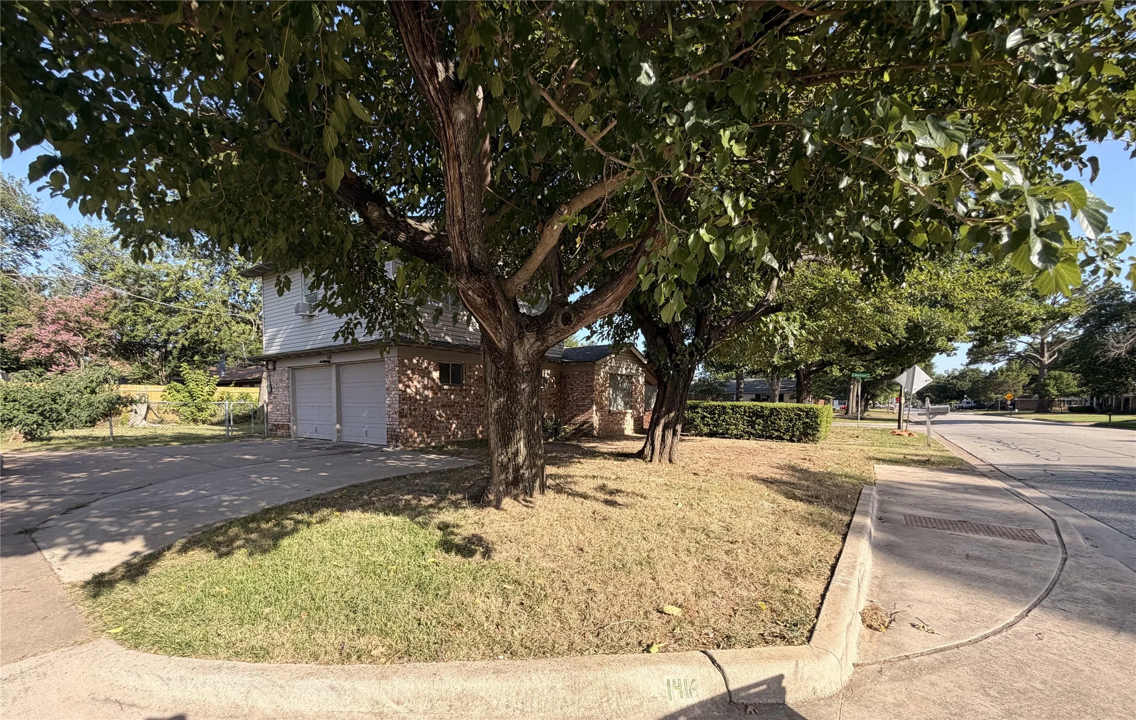 Single Family Residence For Rent in Tarrant County , 1416 Norwood Drive, Hurst, Texas 76053, 3 Bedroom, 2 Bathroom, 2 Garage spaces, 1,296 Sqft, built in 1962, mls#21167624, Real Estate Agent in Hurst, Homes For Rent in Tarrant county, Homes For Rent in Hurst, Realtor in Hurst Texas, Real Estate Brokerage Independent Realty Texas, Luminita Cordes Realtor