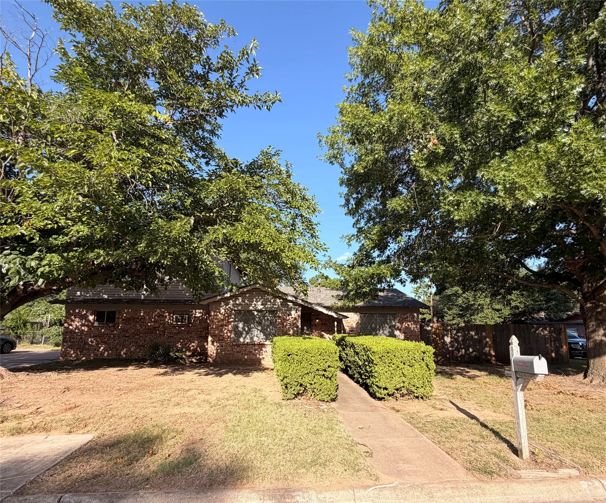 Single Family Residence For Rent in Tarrant County , 1416 Norwood Drive, Hurst, Texas 76053, 3 Bedroom, 2 Bathroom, 2 Garage spaces, 1,296 Sqft, built in 1962, mls#21167624, Real Estate Agent in Hurst, Homes For Rent in Tarrant county, Homes For Rent in Hurst, Realtor in Hurst Texas, Real Estate Brokerage Independent Realty Texas, Luminita Cordes Realtor