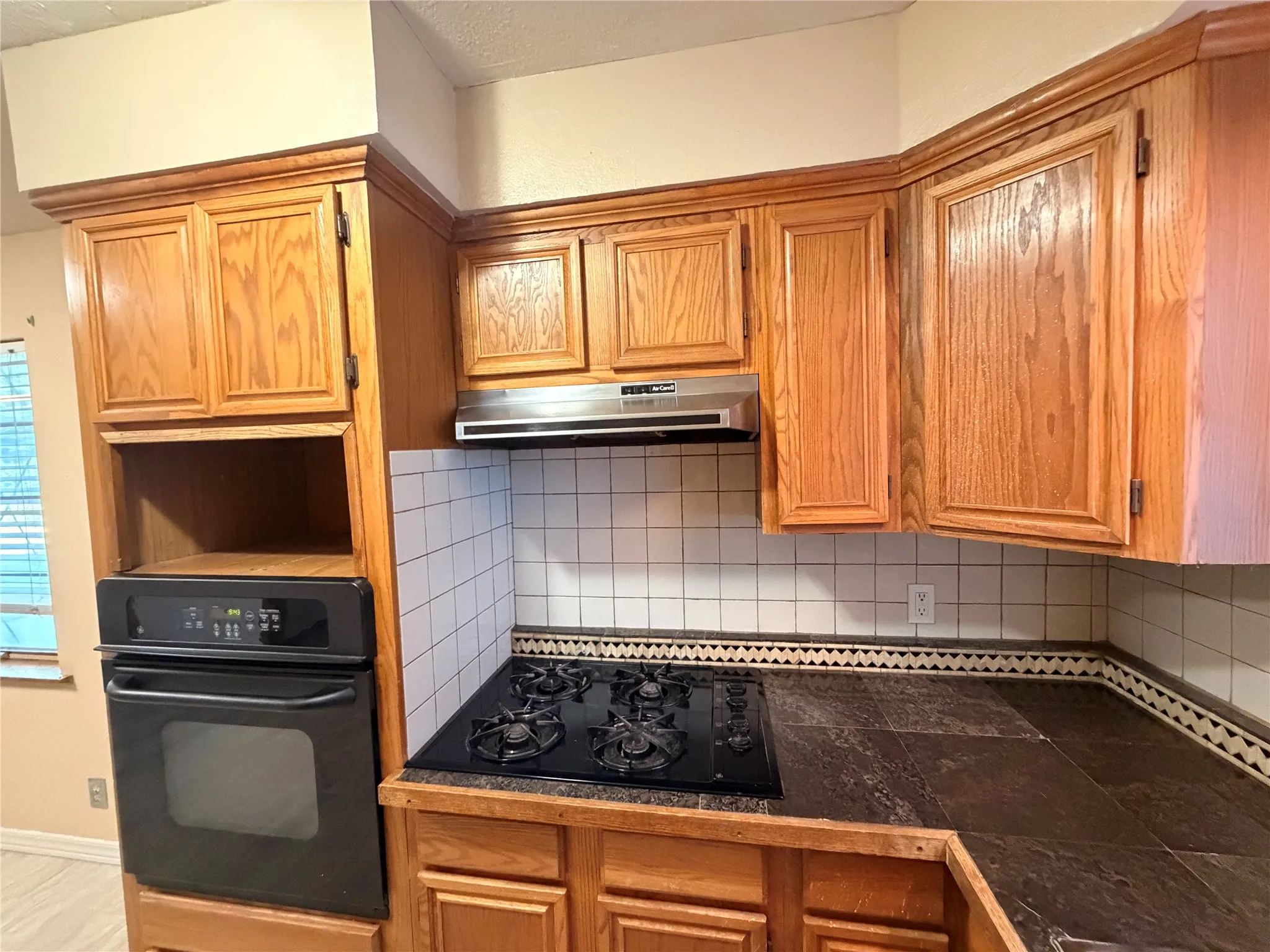 Single Family Residence For Rent in Tarrant County , 1416 Norwood Drive, Hurst, Texas 76053, 3 Bedroom, 2 Bathroom, 2 Garage spaces, 1,296 Sqft, built in 1962, mls#21167624, Real Estate Agent in Hurst, Homes For Rent in Tarrant county, Homes For Rent in Hurst, Realtor in Hurst Texas, Real Estate Brokerage Independent Realty Texas, Luminita Cordes Realtor